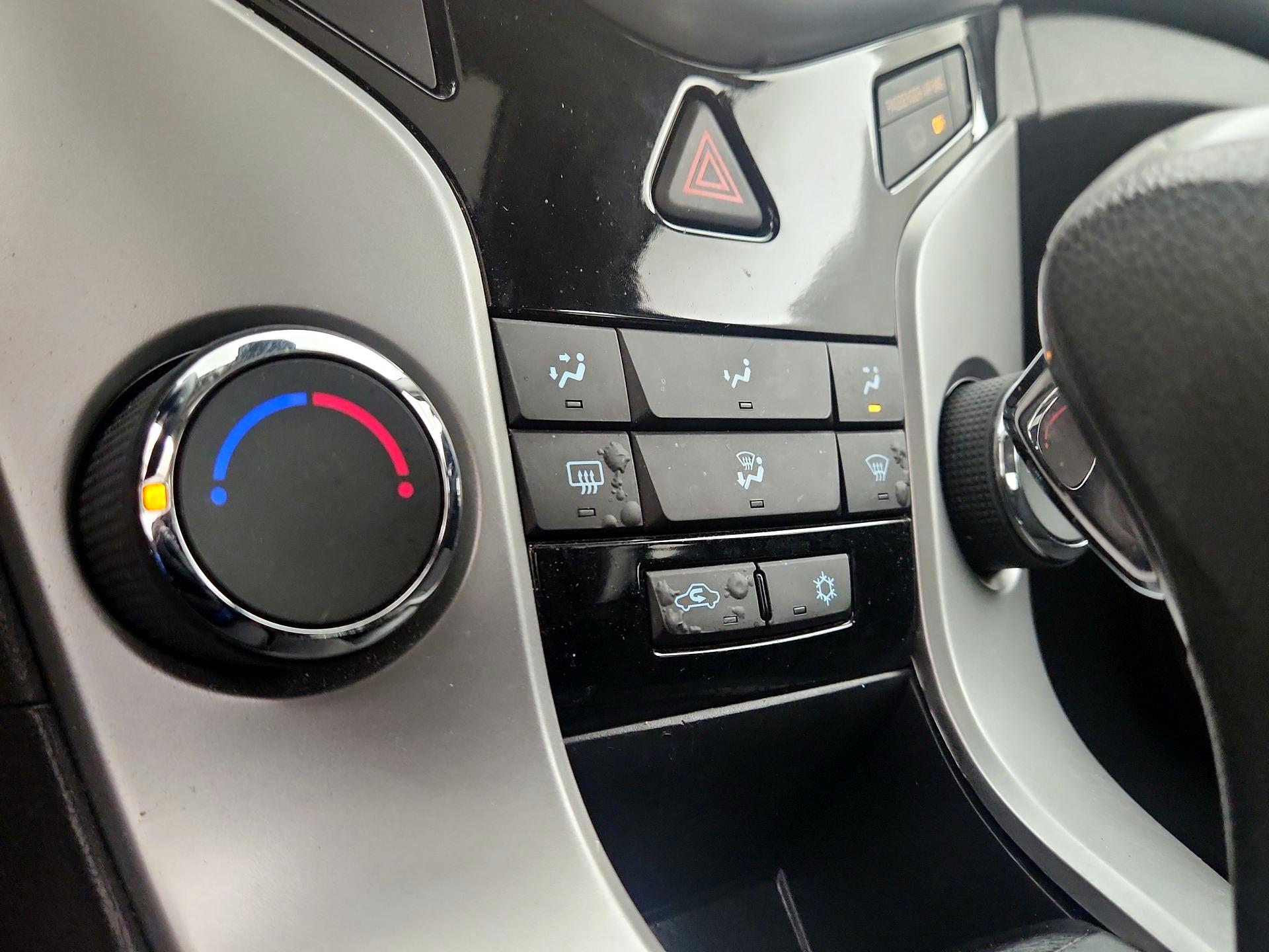 Thumbnail: 2015 Chevrolet Cruze - 15