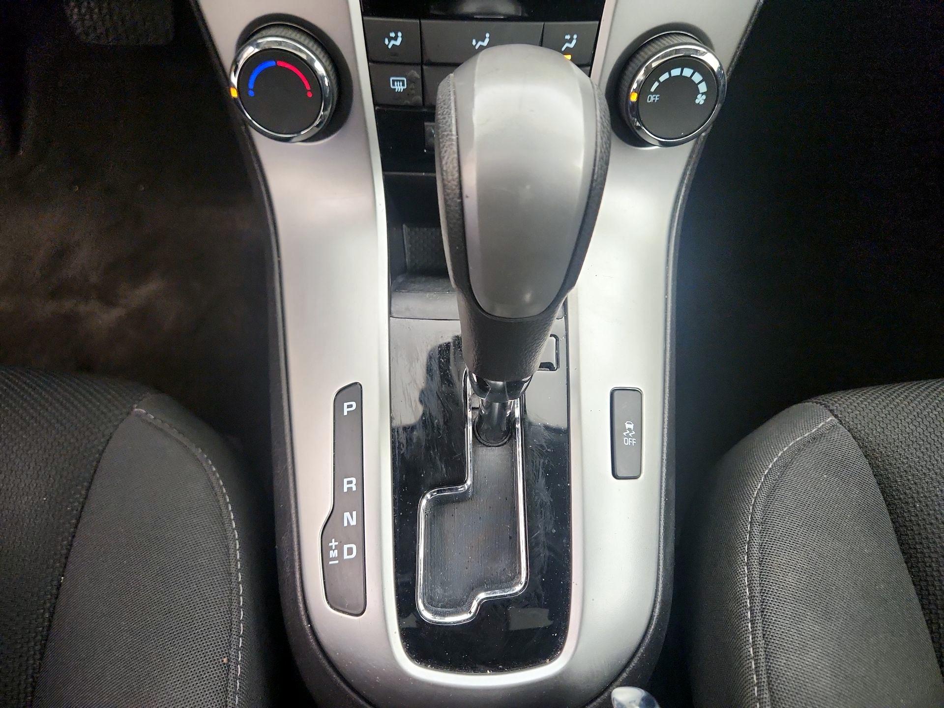 Thumbnail: 2015 Chevrolet Cruze - 16