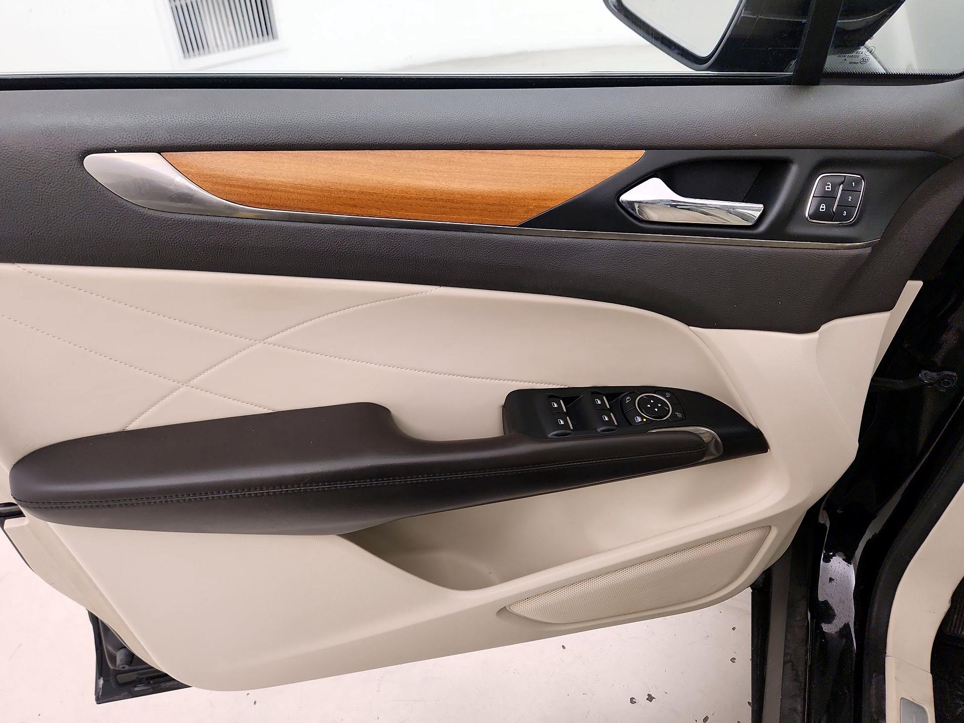 Thumbnail: 2016 Lincoln MKC - 12