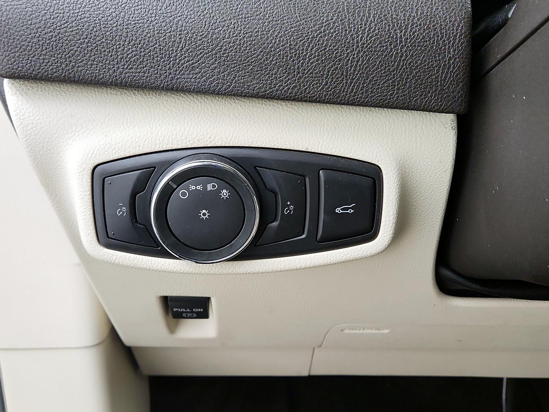 Thumbnail: 2016 Lincoln MKC - 13