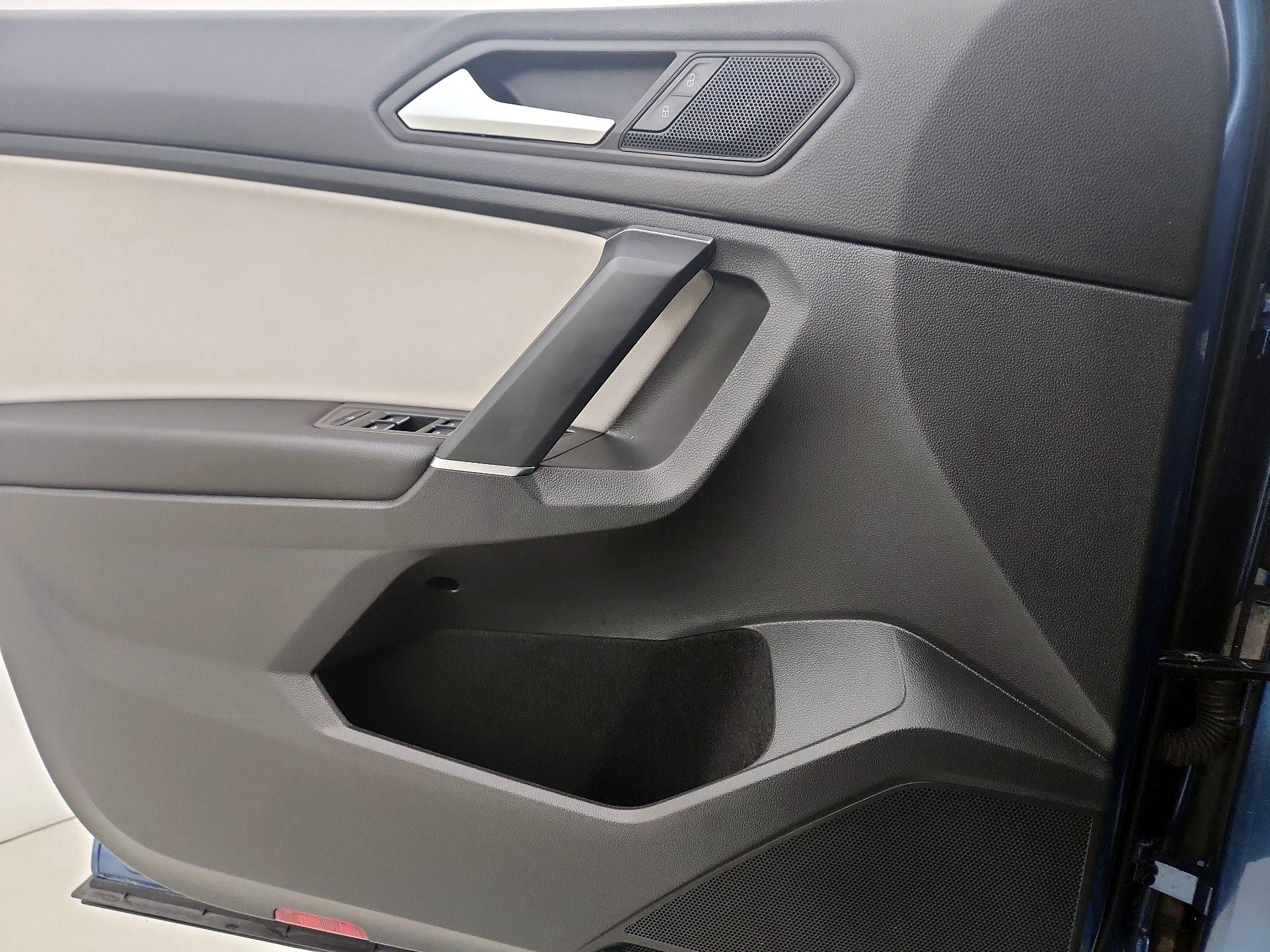 Thumbnail: 2020 Volkswagen Tiguan - 12