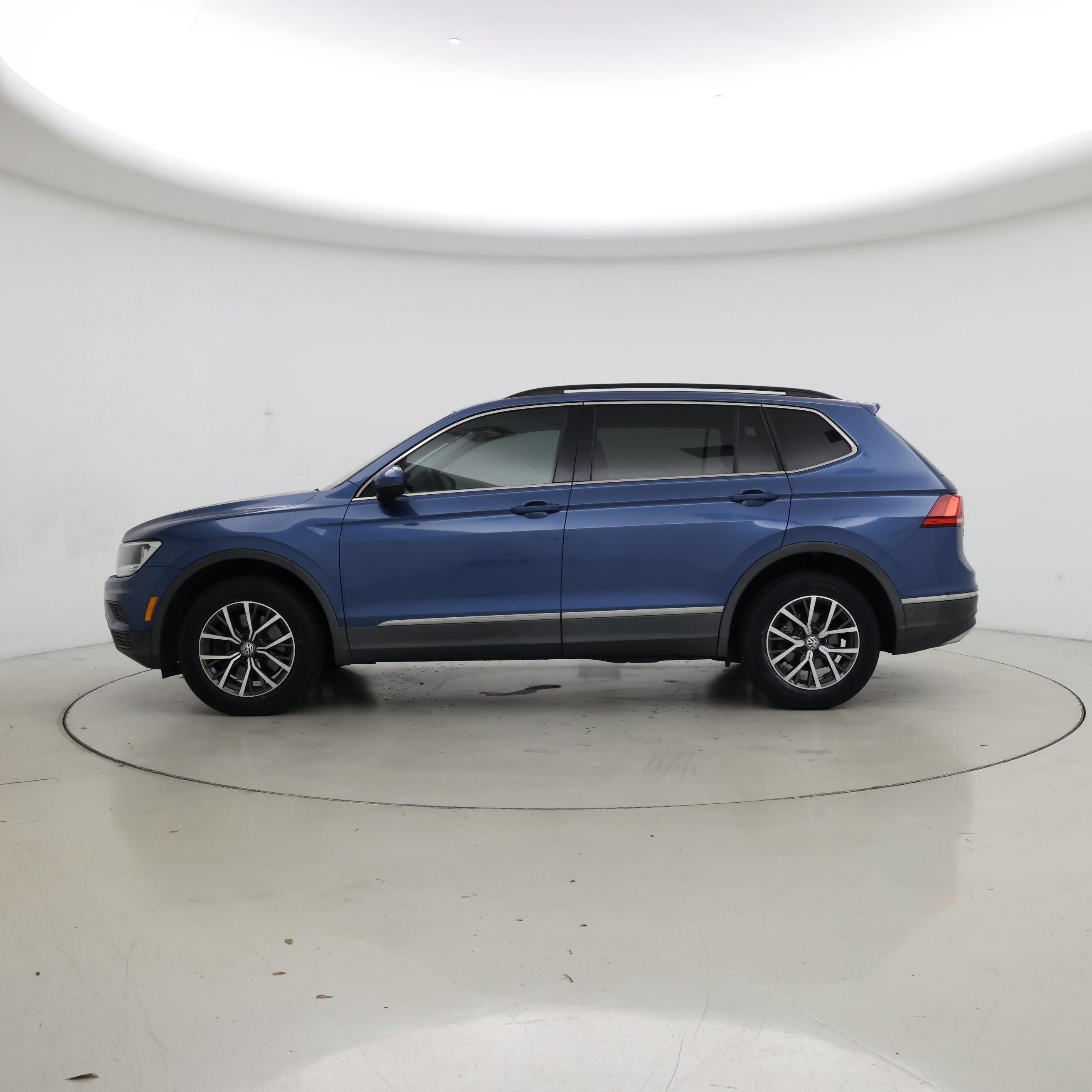 Thumbnail: 2020 Volkswagen Tiguan - 3