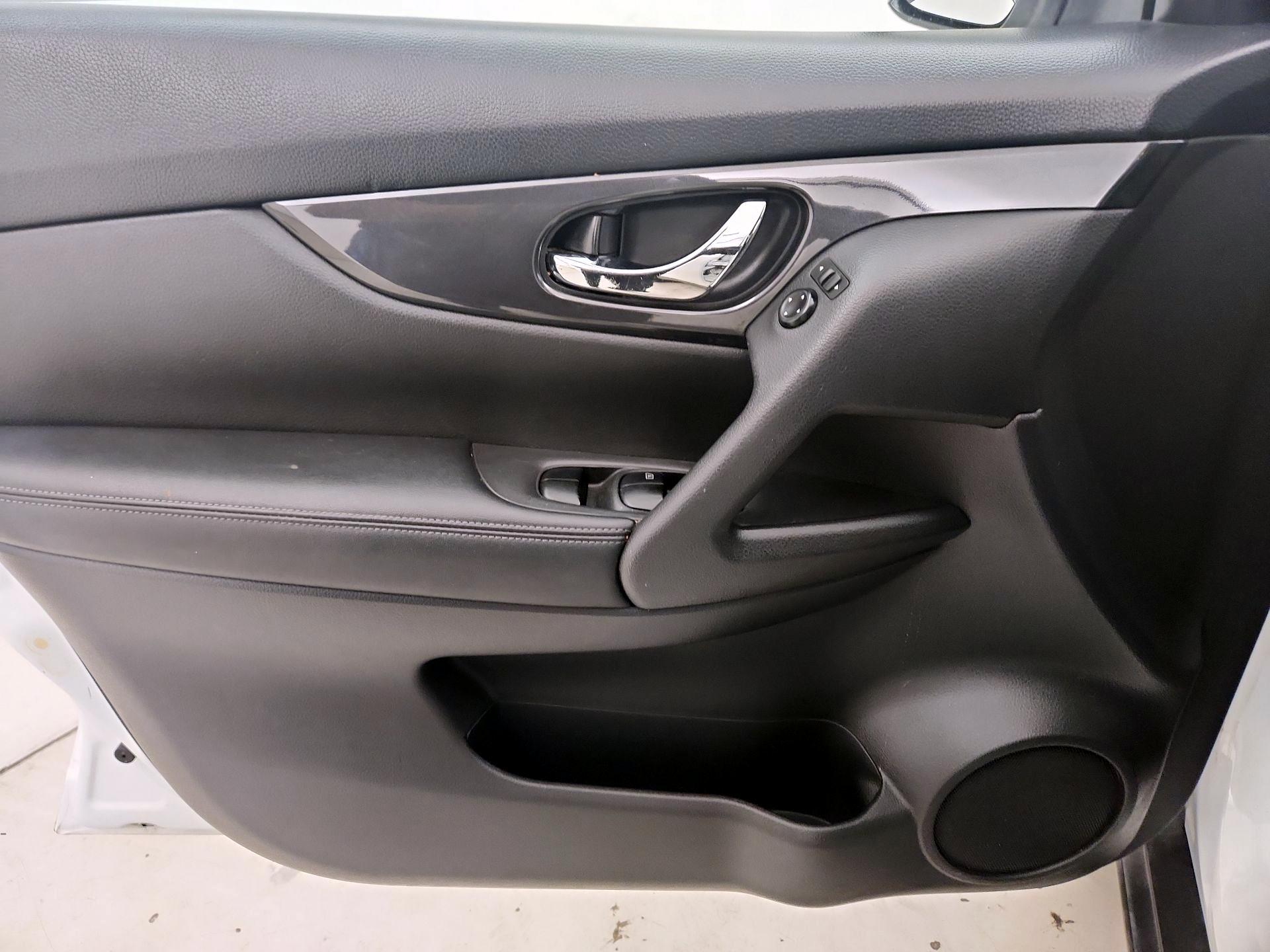 Thumbnail: 2018 Nissan Rogue - 12