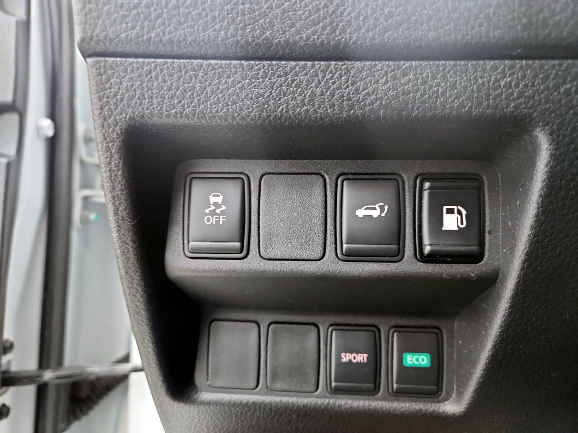 Thumbnail: 2018 Nissan Rogue - 13