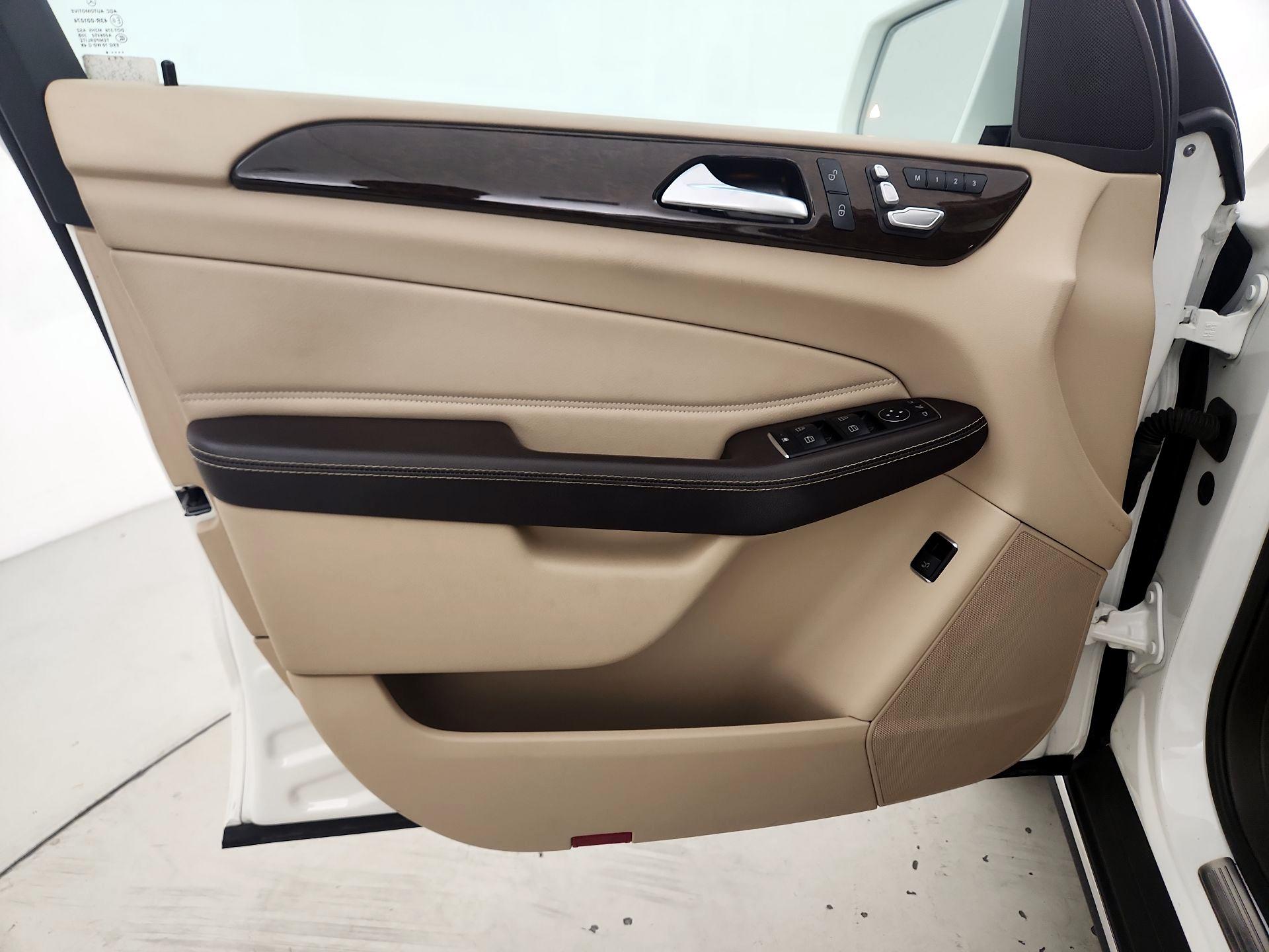 Thumbnail: 2016 Mercedes-Benz GLE - 12