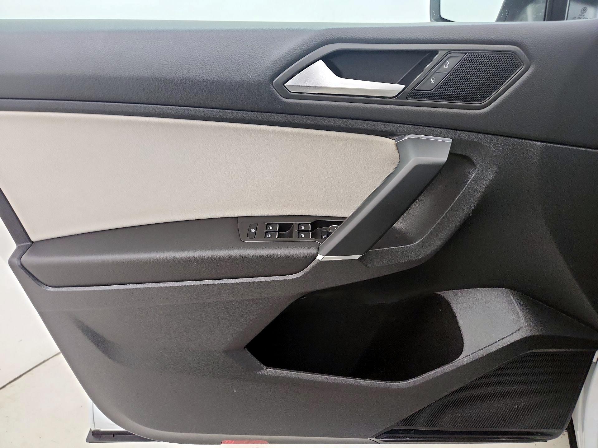 Thumbnail: 2020 Volkswagen Tiguan - 12