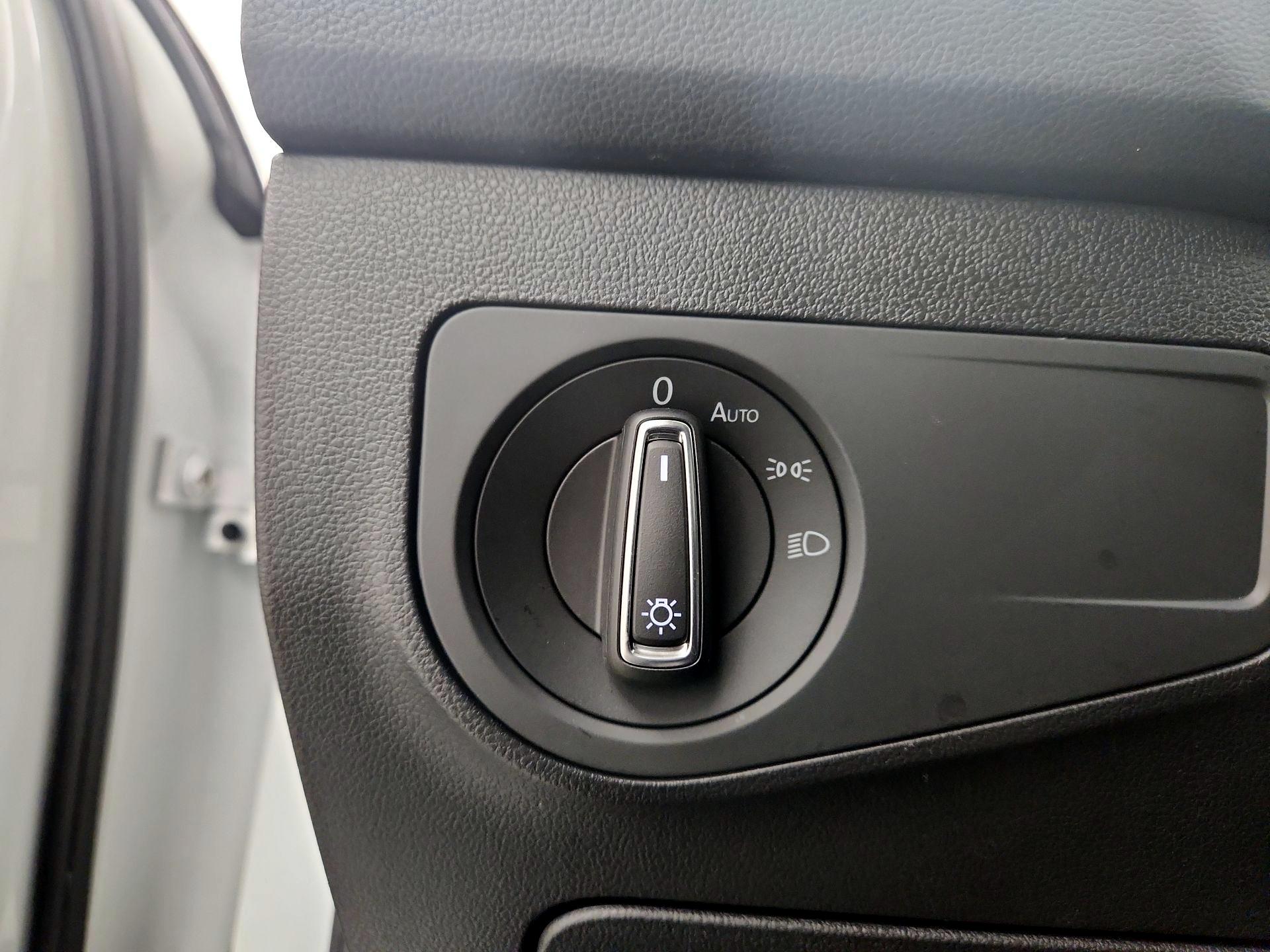 Thumbnail: 2020 Volkswagen Tiguan - 13