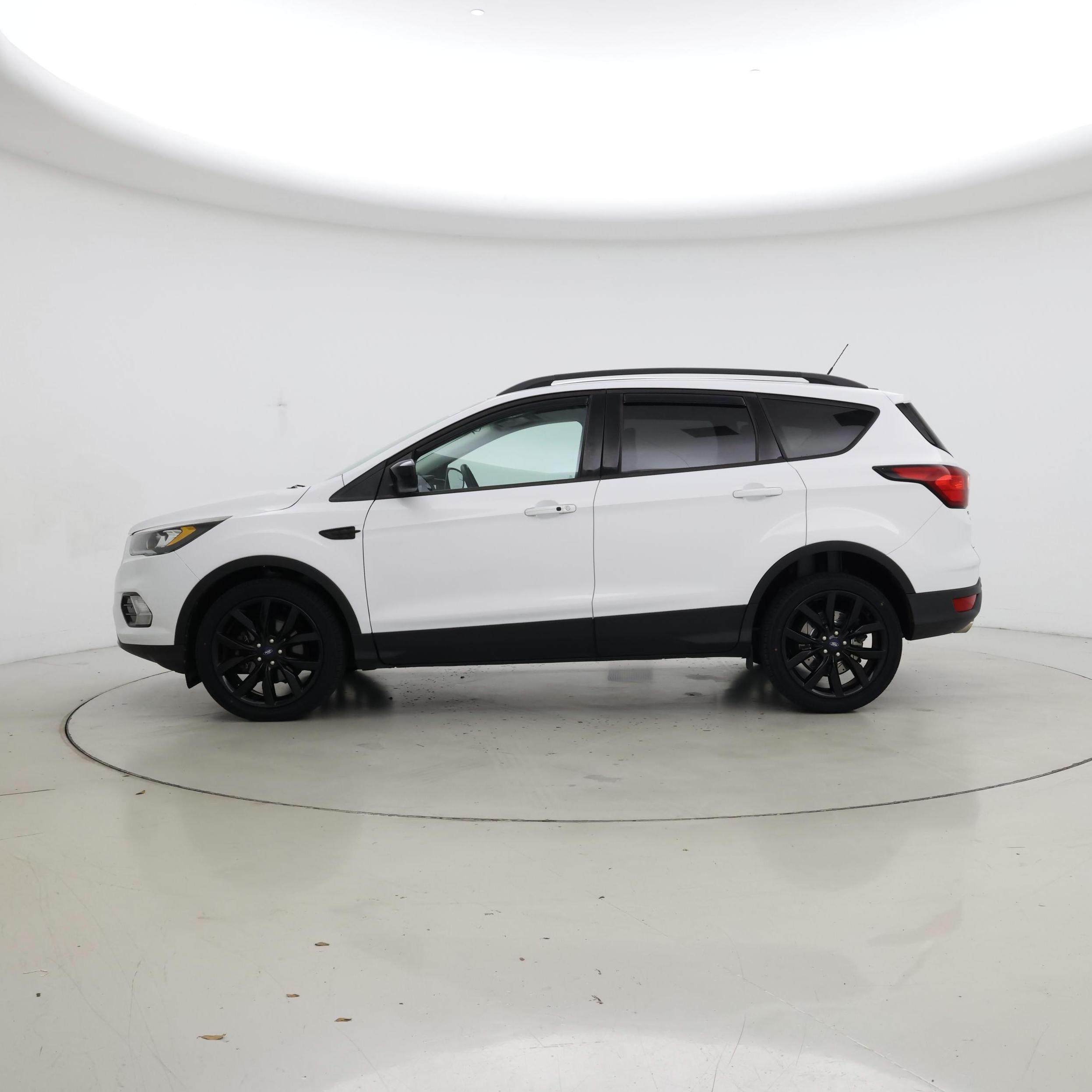Thumbnail: 2019 Ford Escape - 3