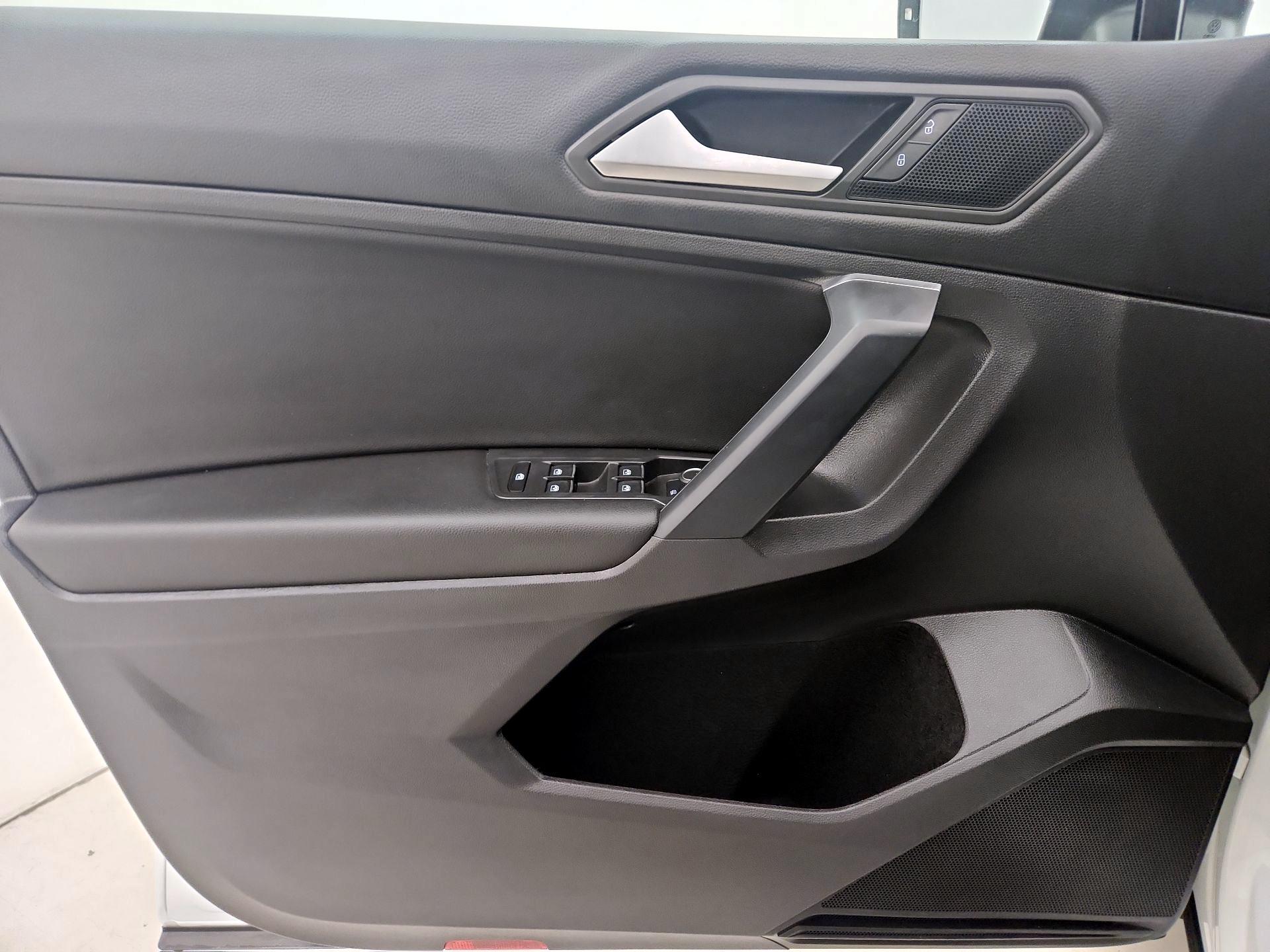 Thumbnail: 2021 Volkswagen Tiguan - 12