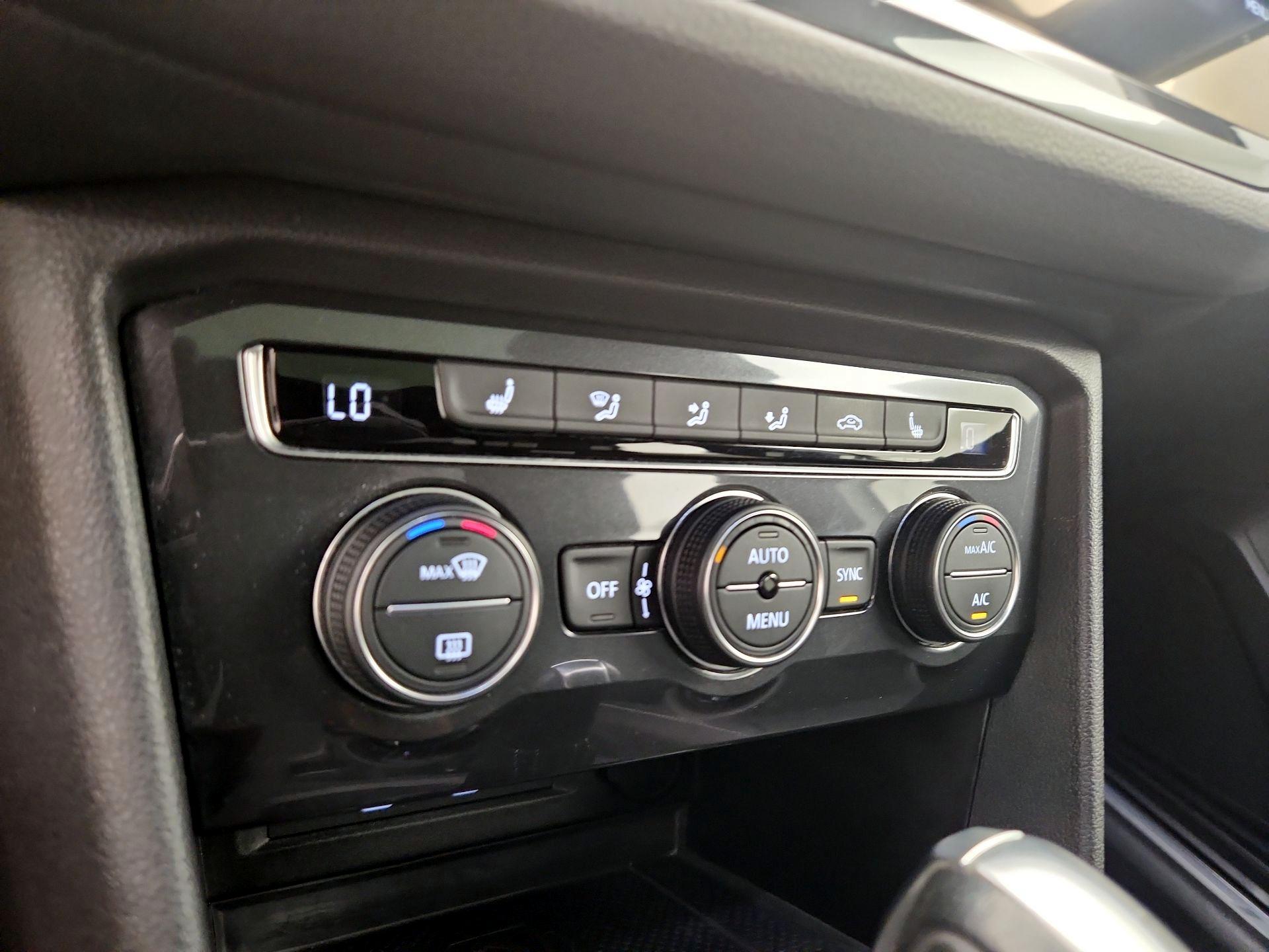 Thumbnail: 2021 Volkswagen Tiguan - 16