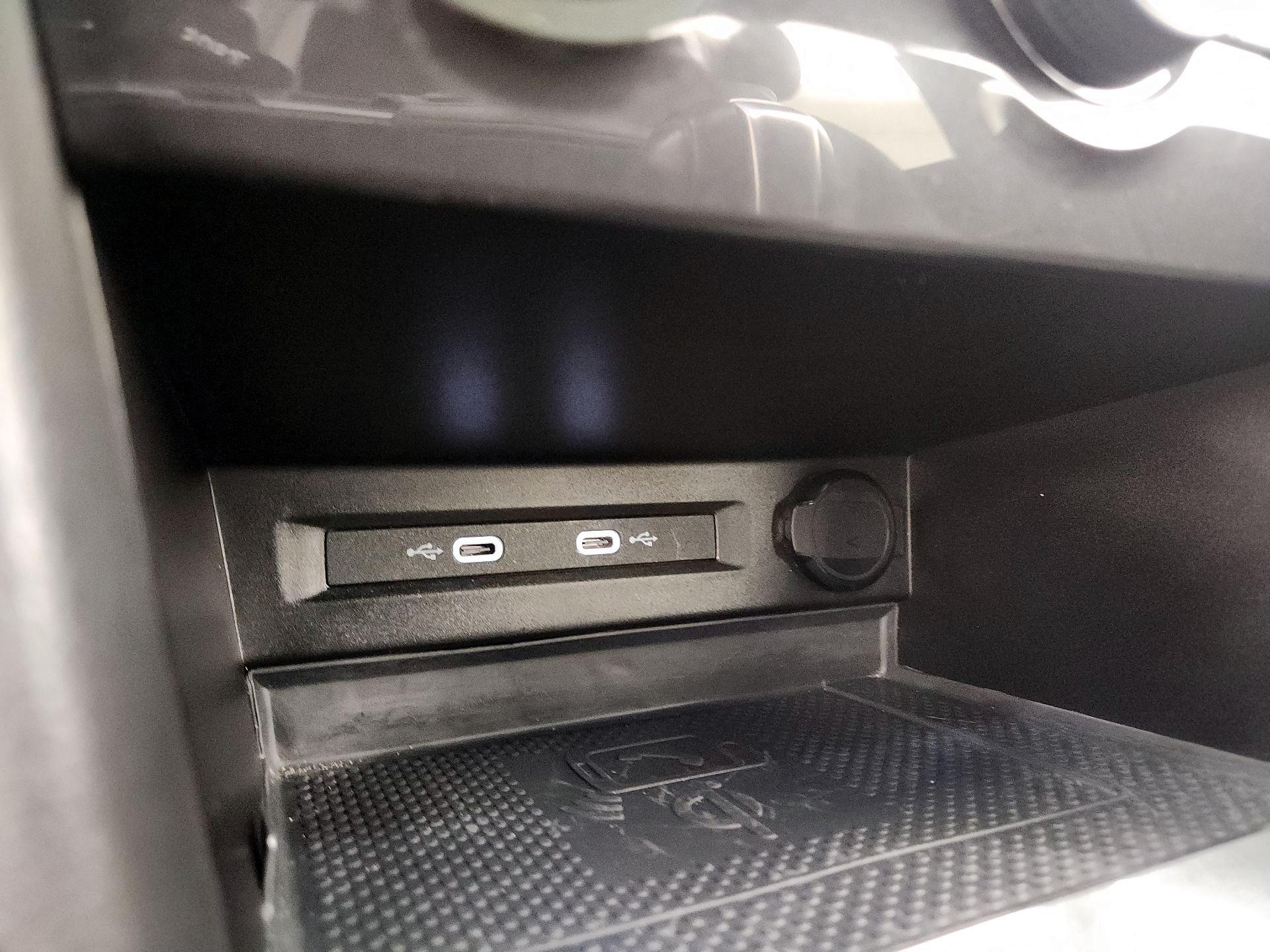 Thumbnail: 2021 Volkswagen Tiguan - 18