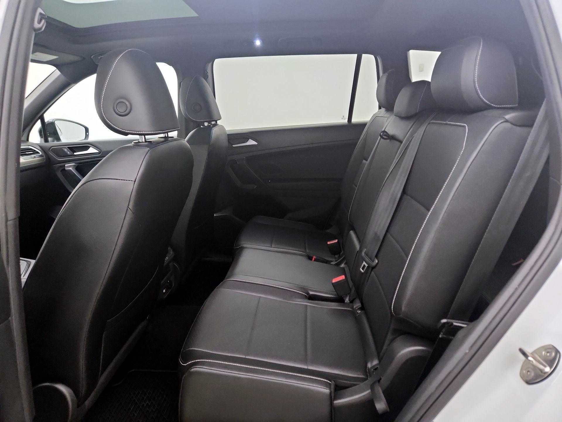 Thumbnail: 2021 Volkswagen Tiguan - 20