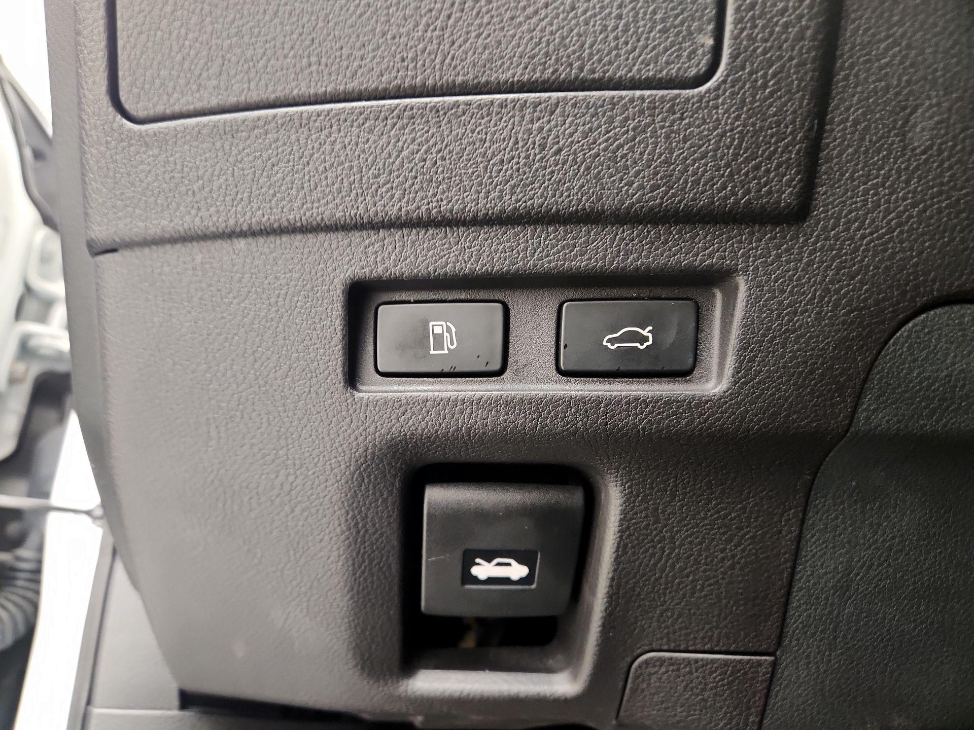 Thumbnail: 2020 Lexus ES - 13