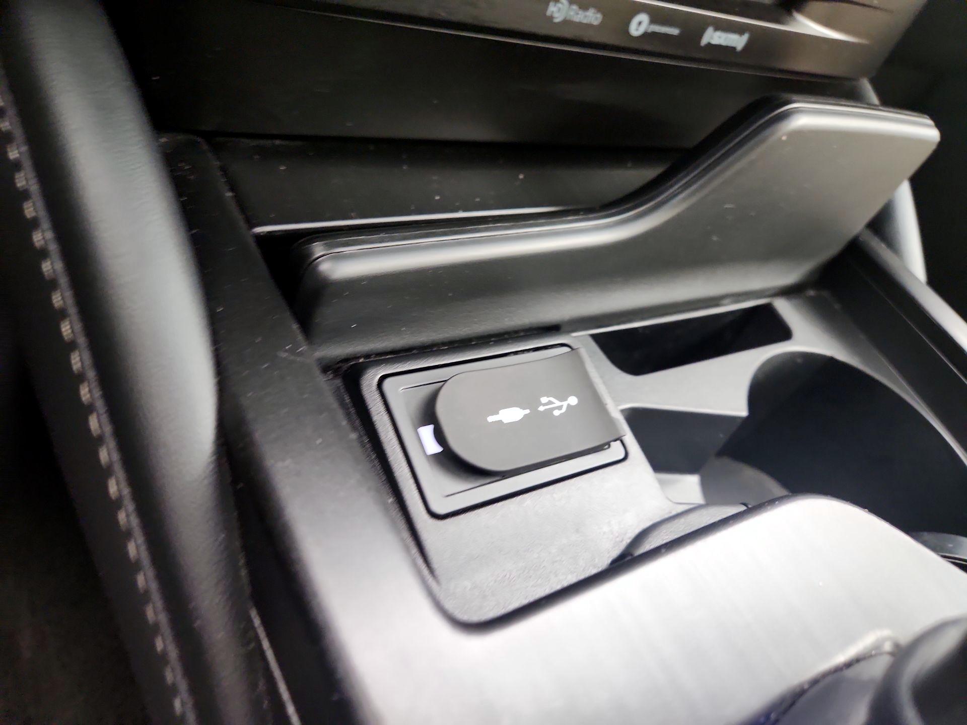 Thumbnail: 2020 Lexus ES - 19