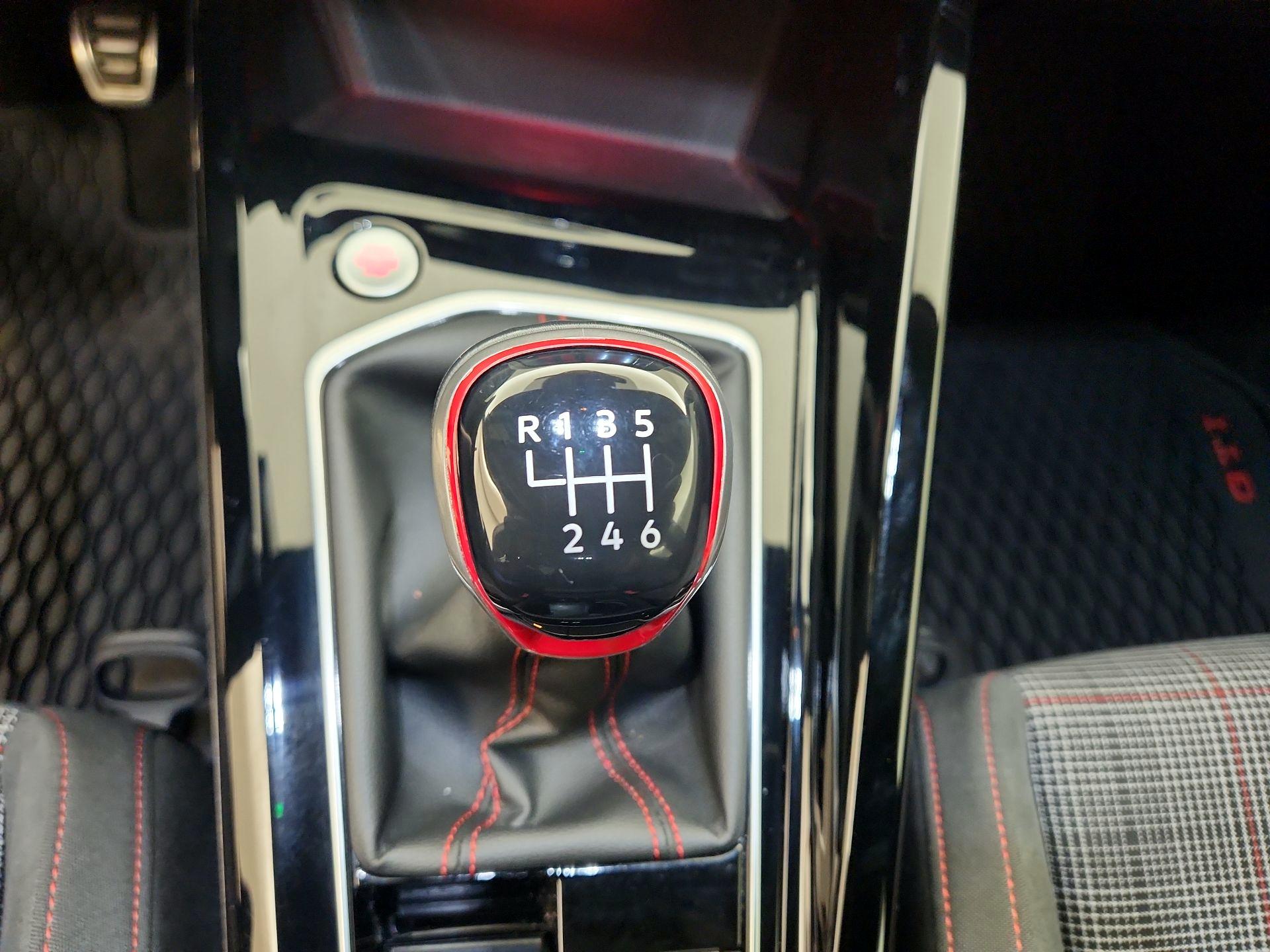 Thumbnail: 2024 Volkswagen Golf - 17