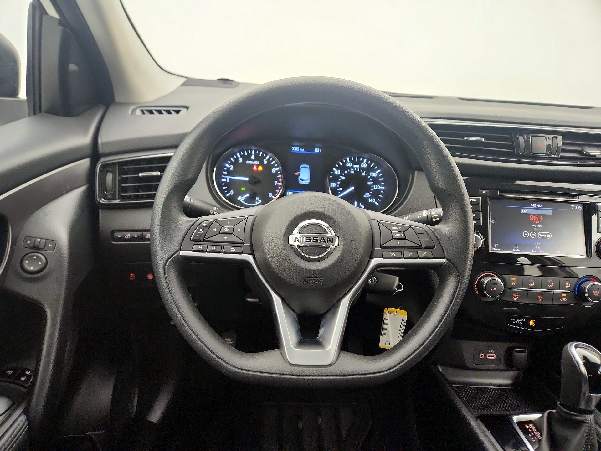 Thumbnail: 2022 Nissan Rogue Sport - 10