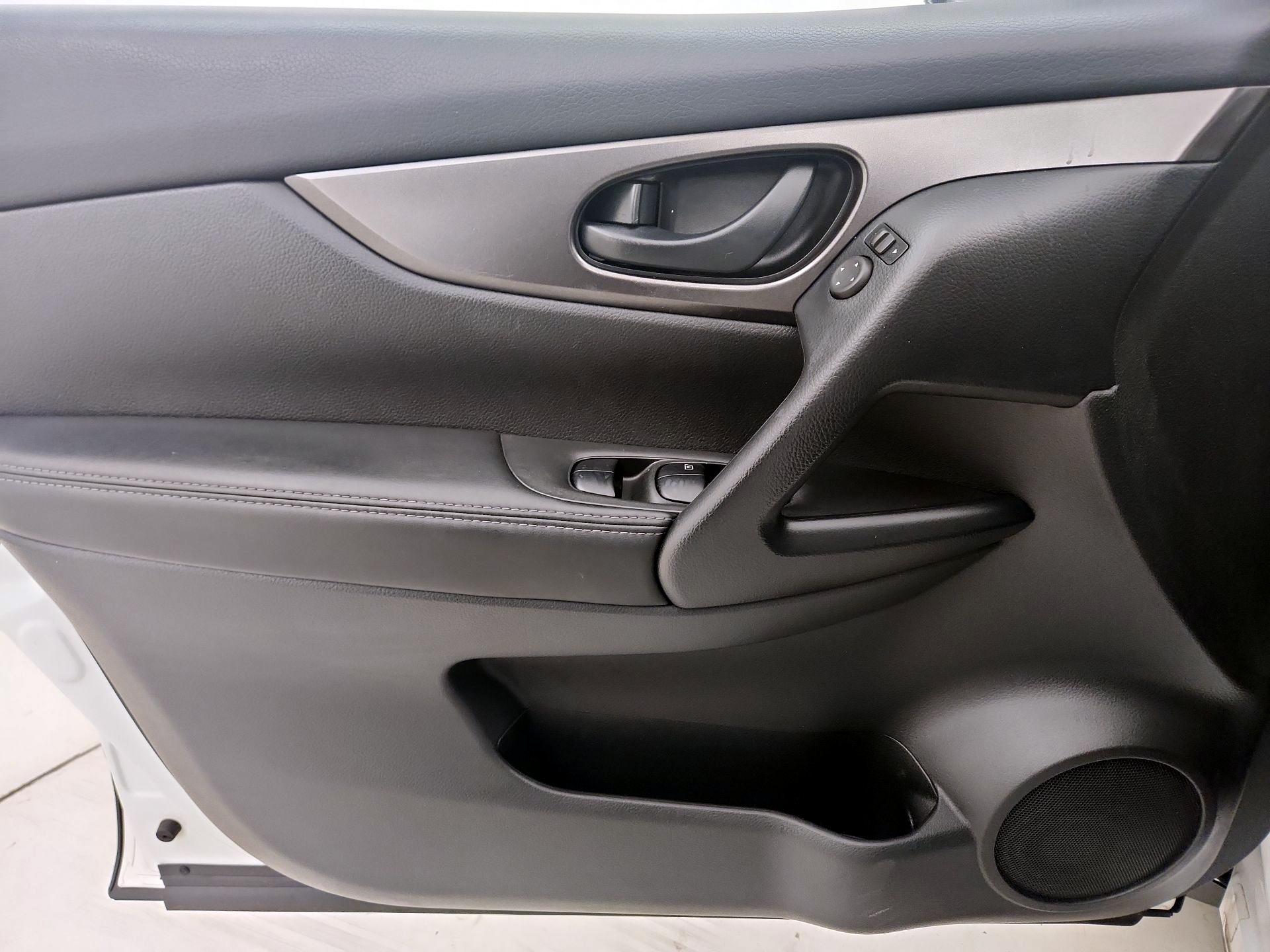 Thumbnail: 2022 Nissan Rogue Sport - 12