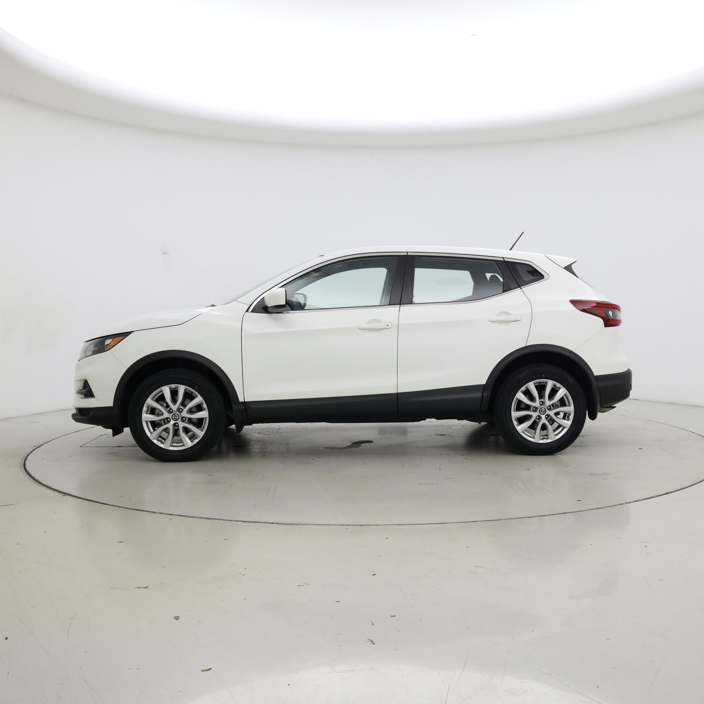 Thumbnail: 2022 Nissan Rogue Sport - 3