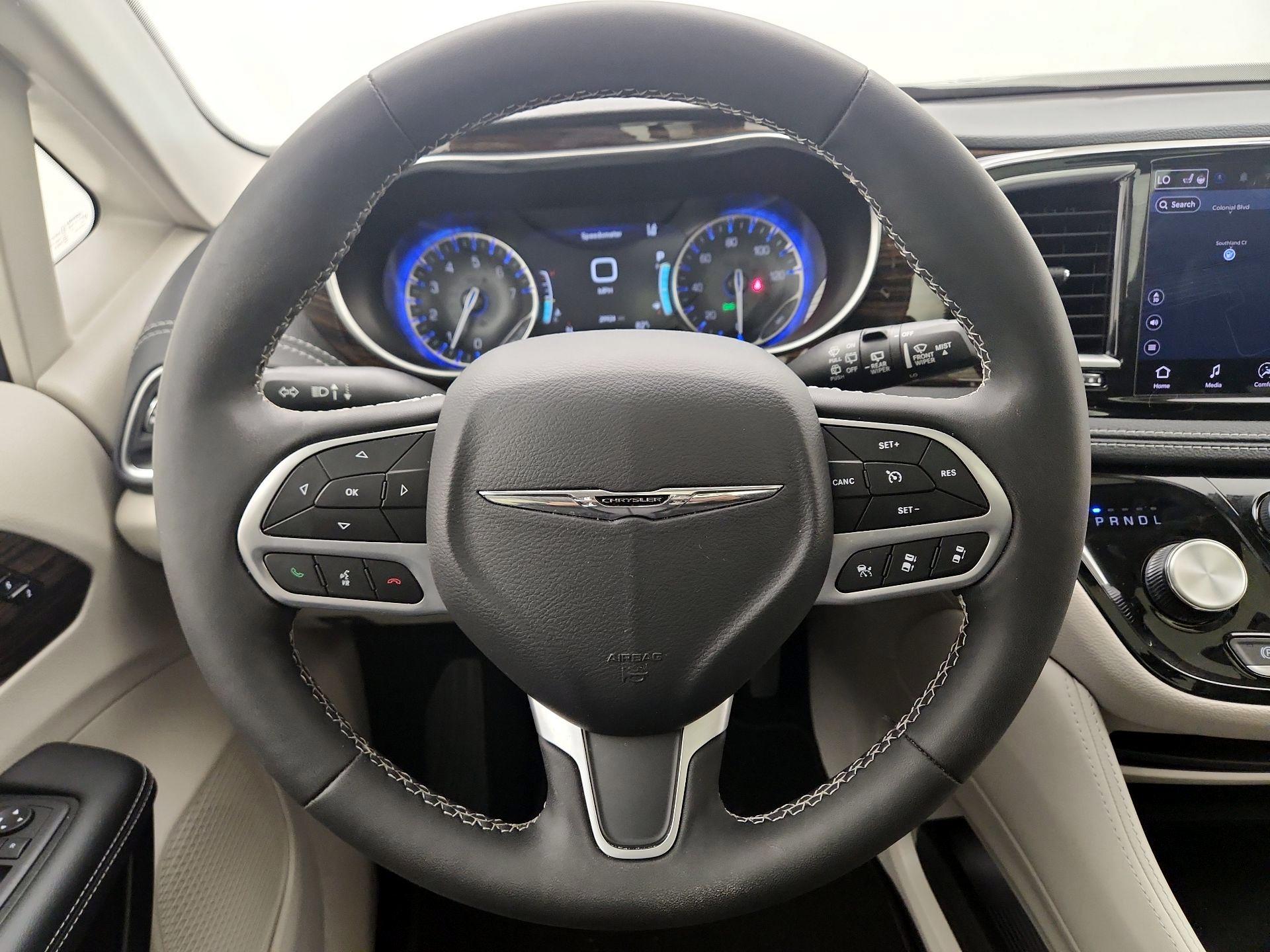 Thumbnail: 2023 Chrysler Pacifica - 10