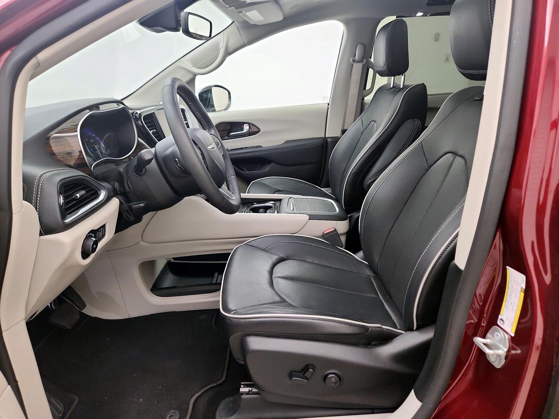 Thumbnail: 2023 Chrysler Pacifica - 11