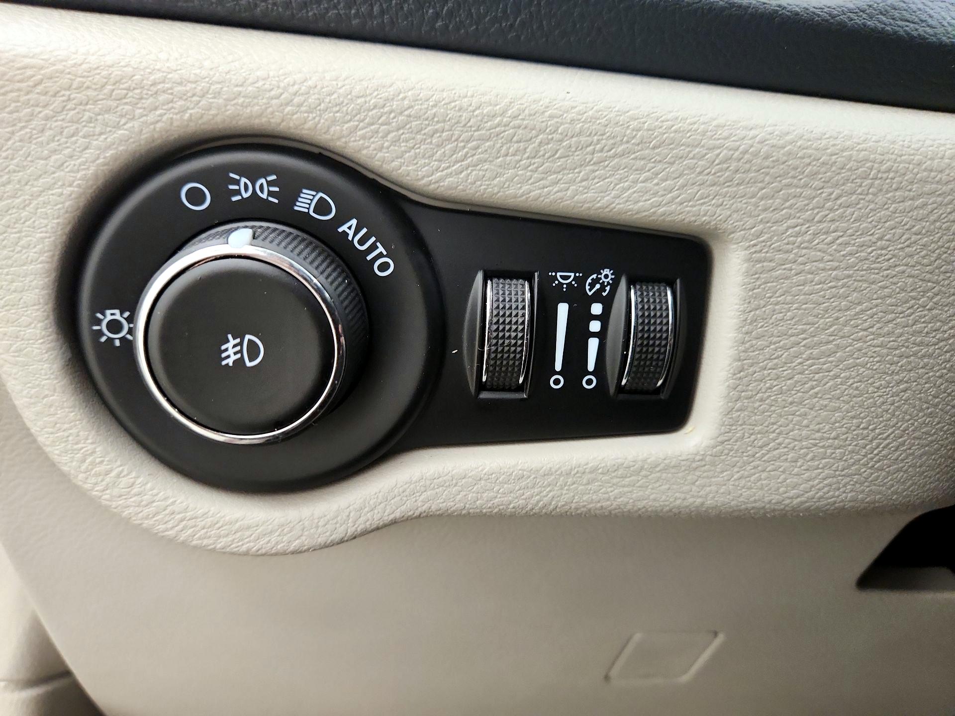 Thumbnail: 2023 Chrysler Pacifica - 13