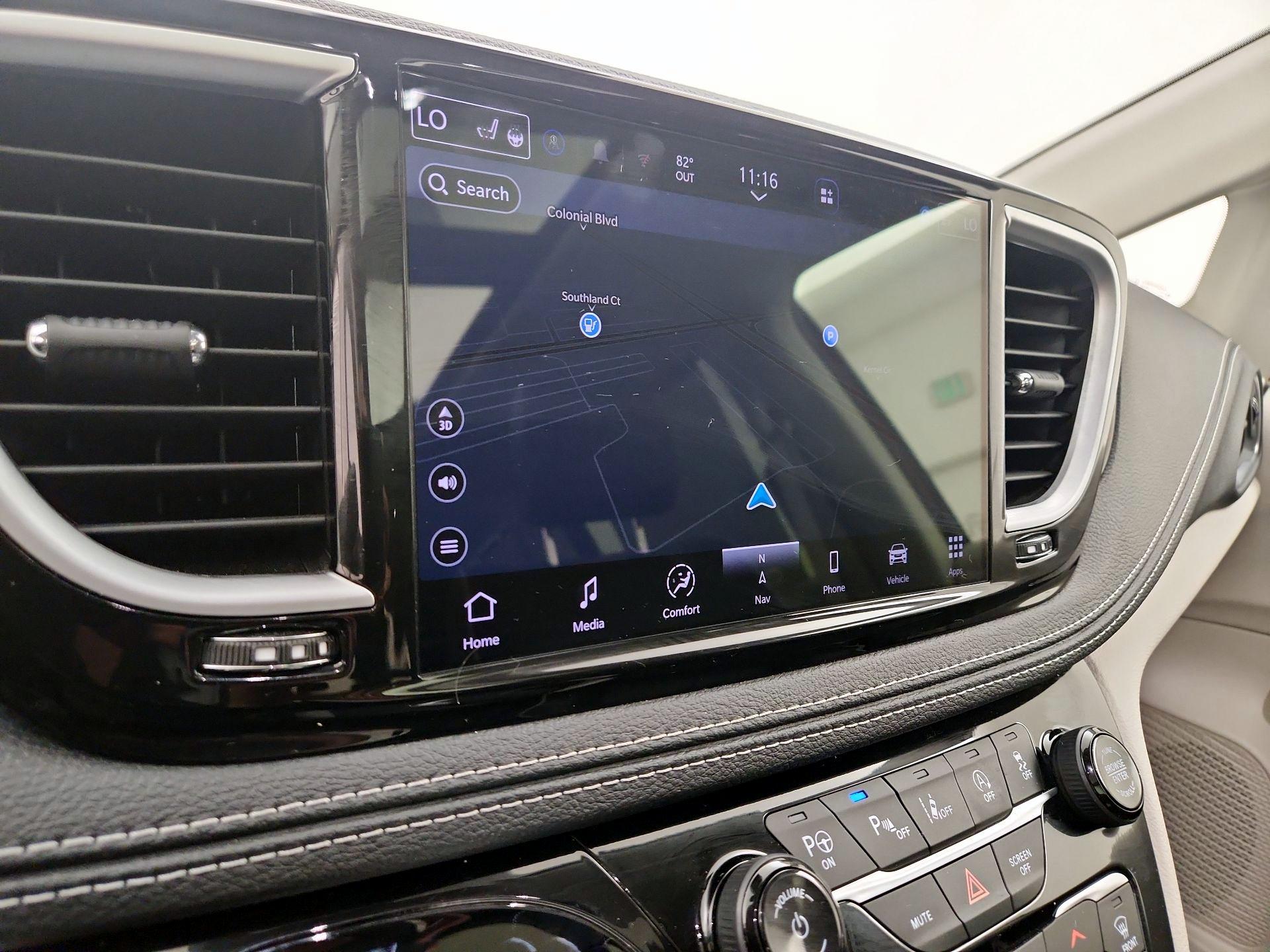 Thumbnail: 2023 Chrysler Pacifica - 14