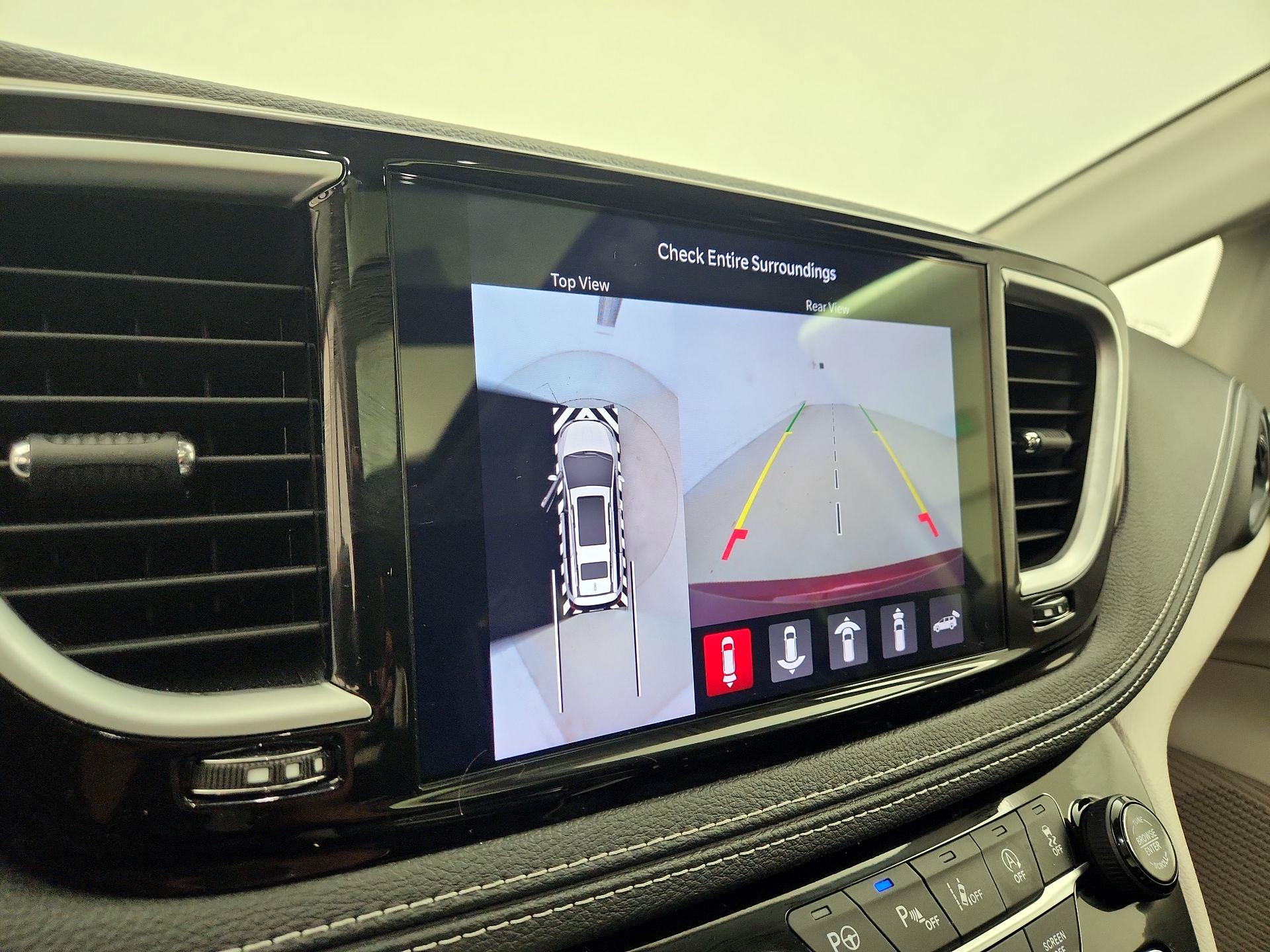 Thumbnail: 2023 Chrysler Pacifica - 15