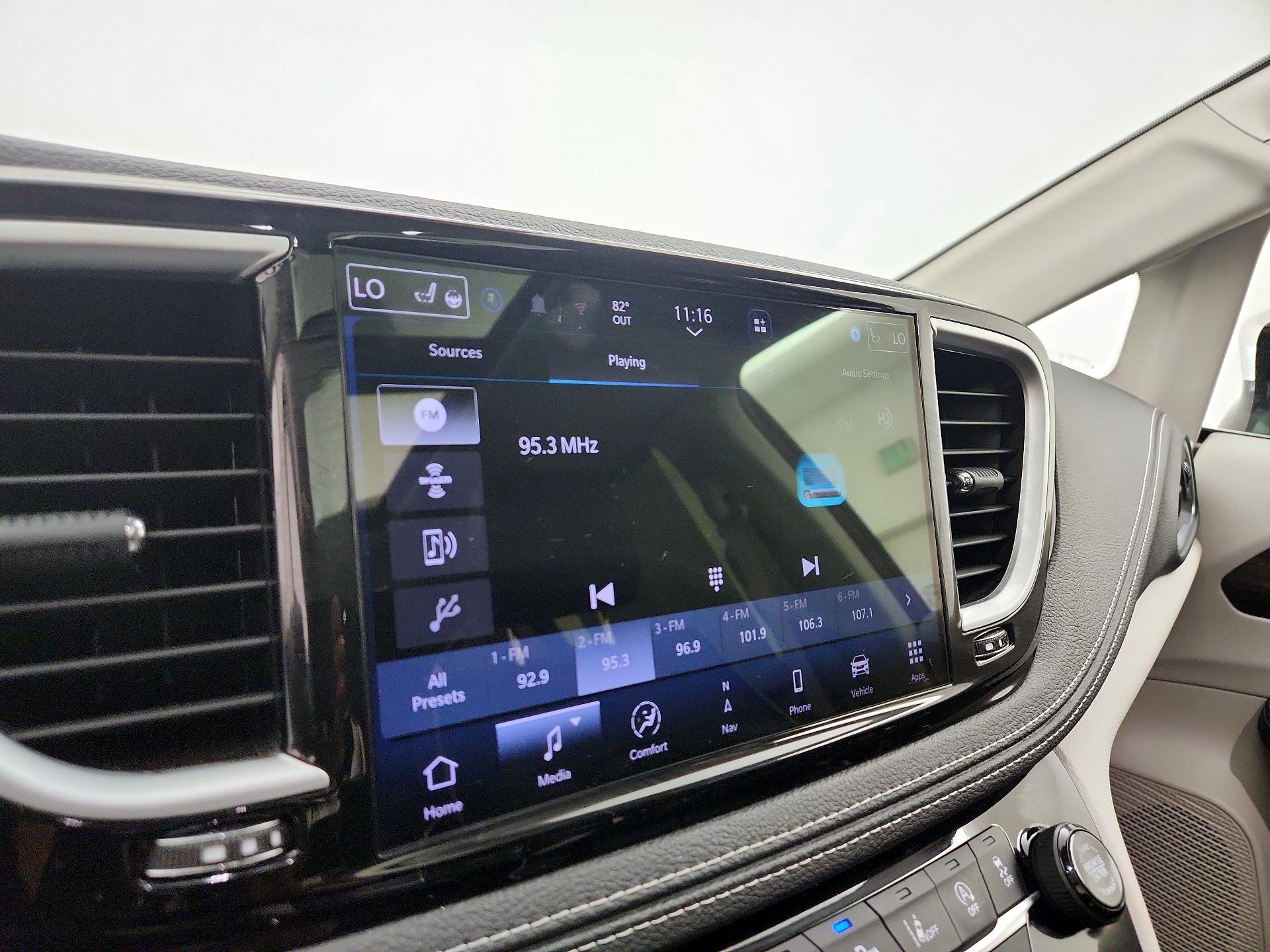 Thumbnail: 2023 Chrysler Pacifica - 16