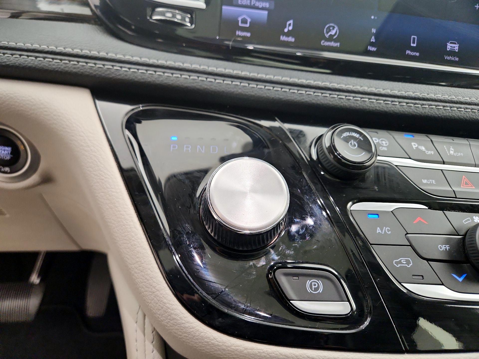 Thumbnail: 2023 Chrysler Pacifica - 18