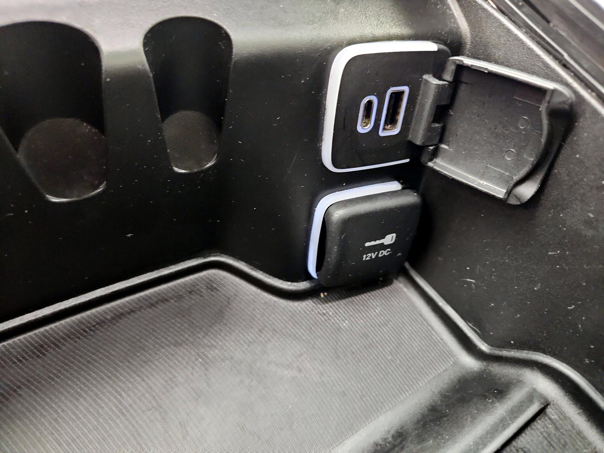 Thumbnail: 2023 Chrysler Pacifica - 19