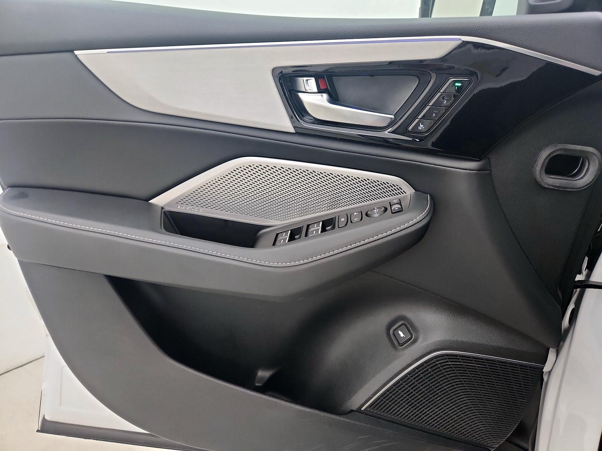 Thumbnail: 2023 Acura MDX - 12