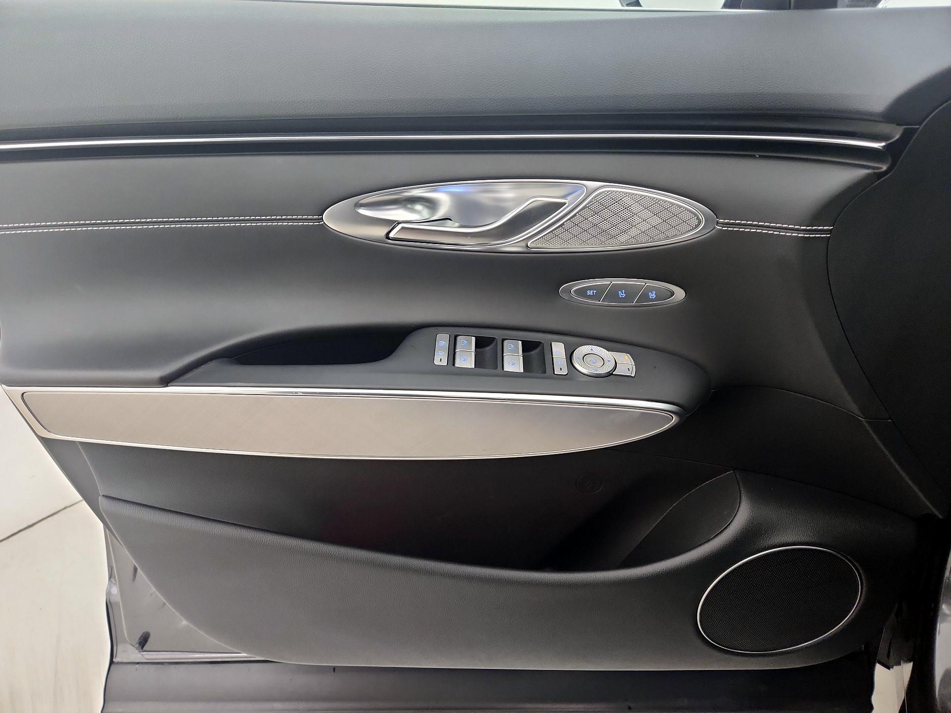 Thumbnail: 2023 Genesis GV70 - 12