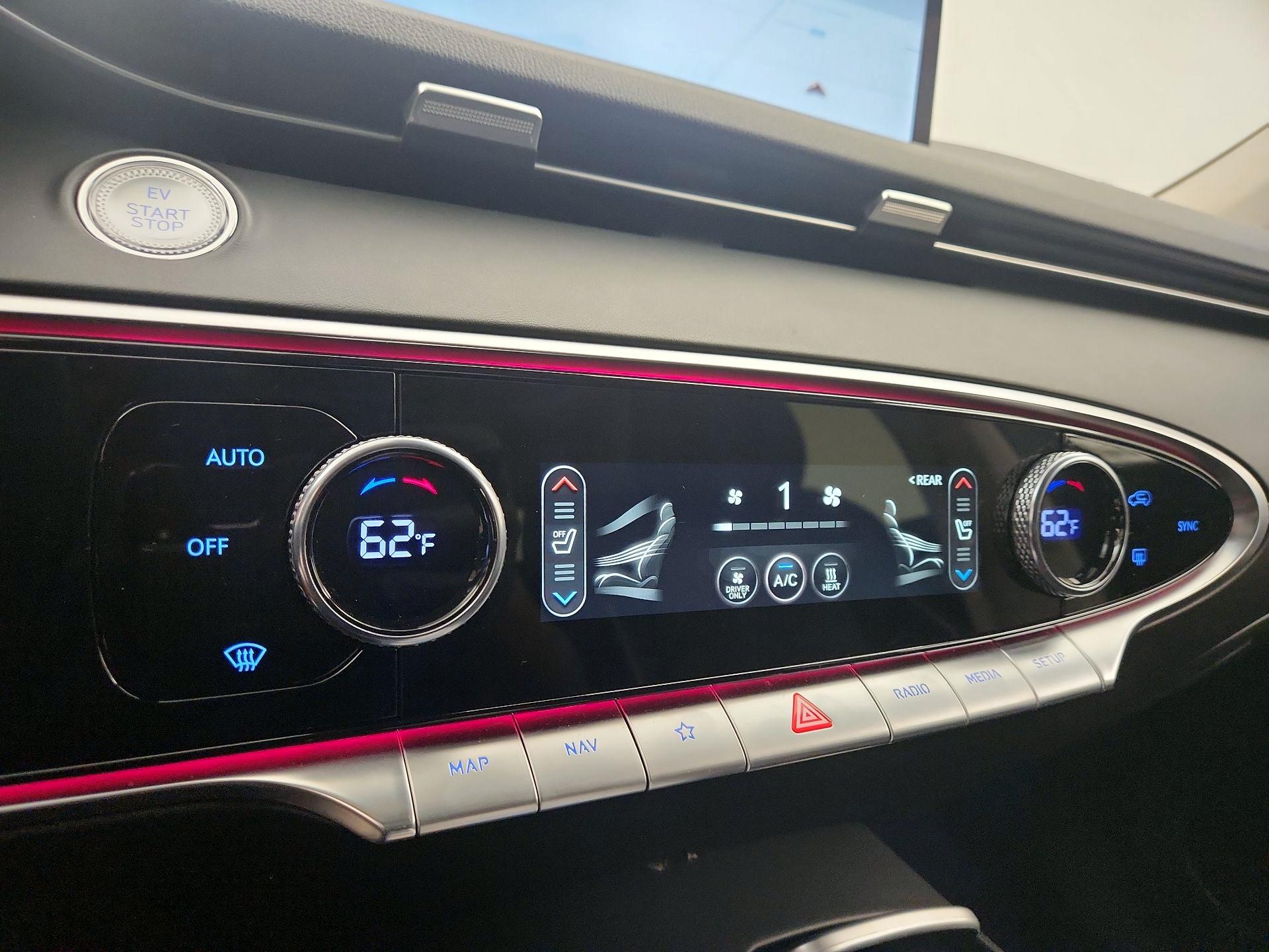 Thumbnail: 2023 Genesis GV70 - 17