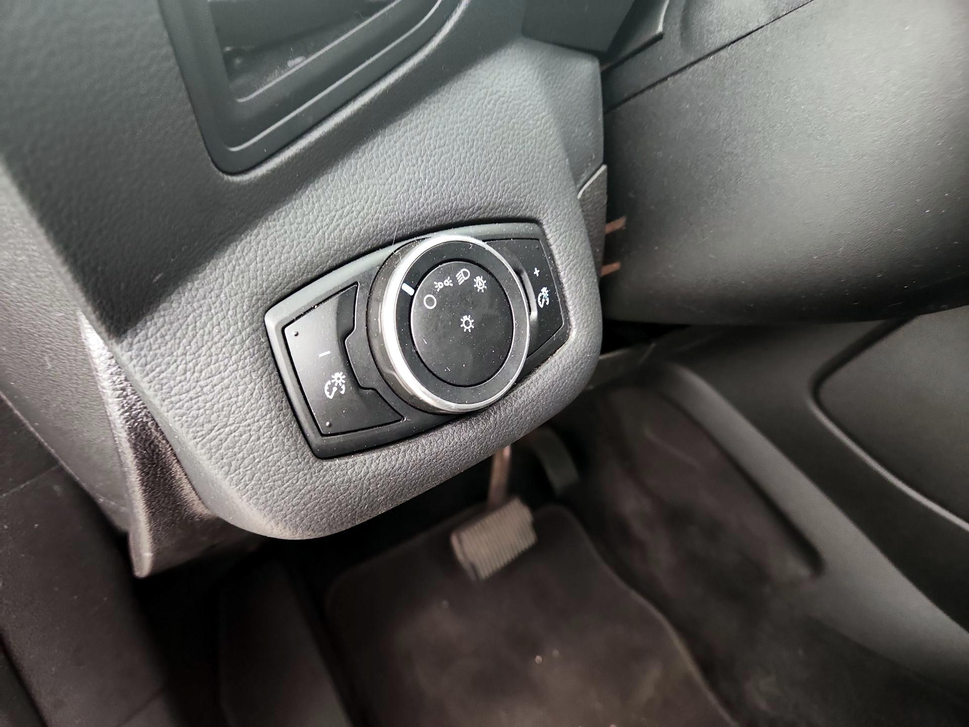 Thumbnail: 2015 Ford Escape - 13