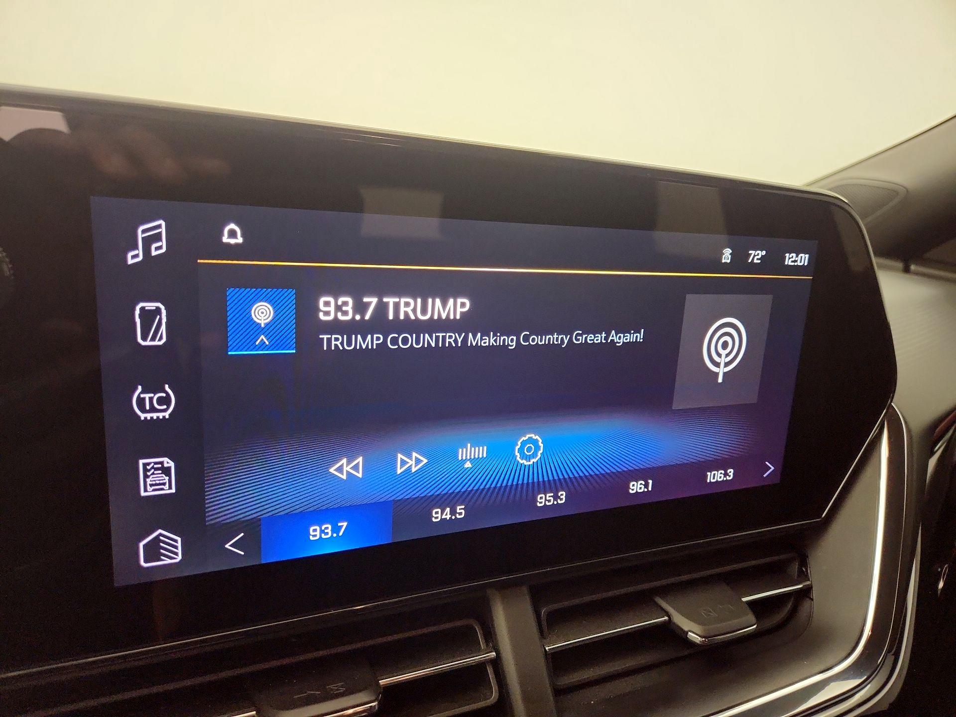 Thumbnail: 2025 Chevrolet Trax - 15