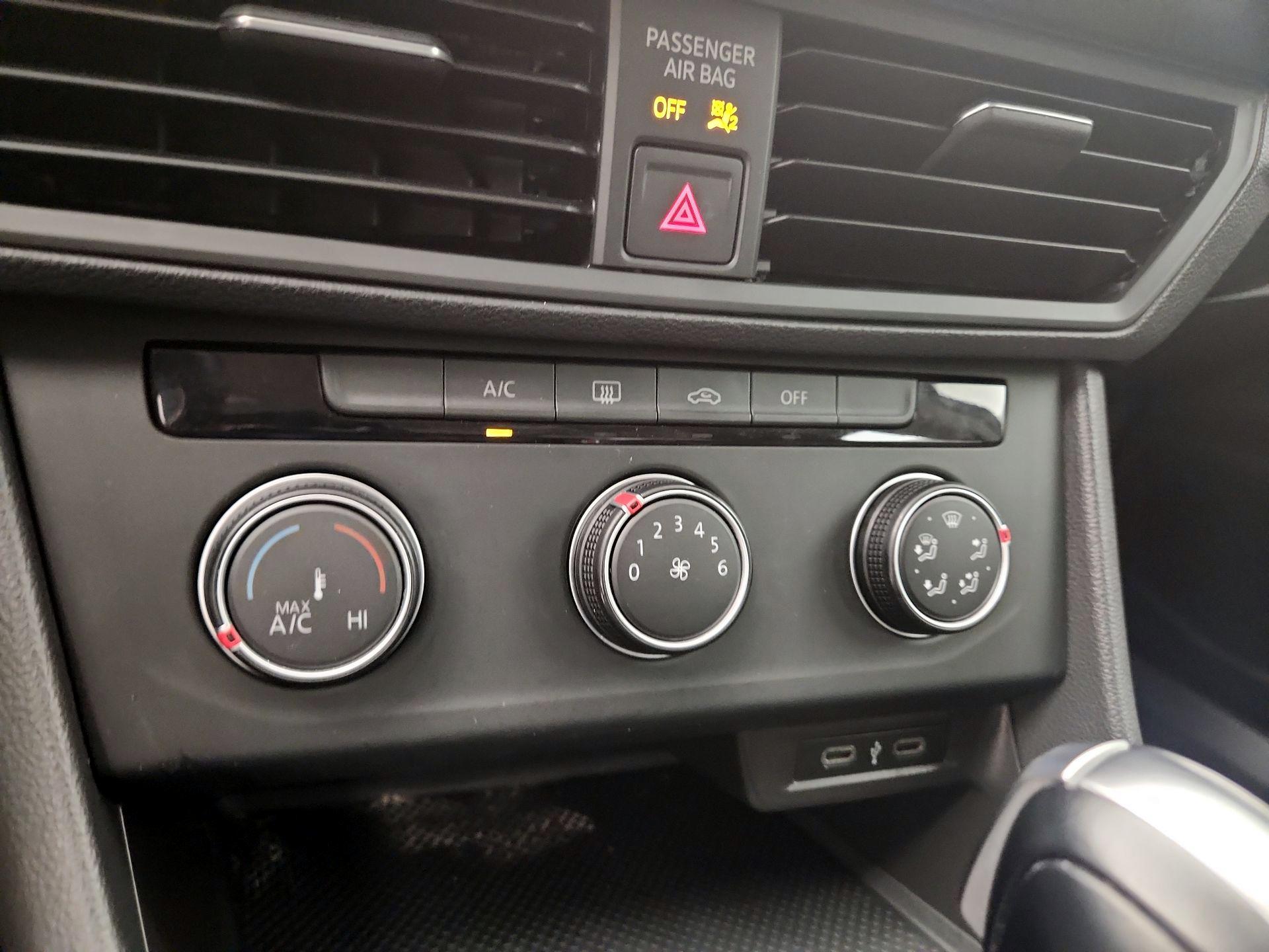 Thumbnail: 2020 Volkswagen Jetta - 16