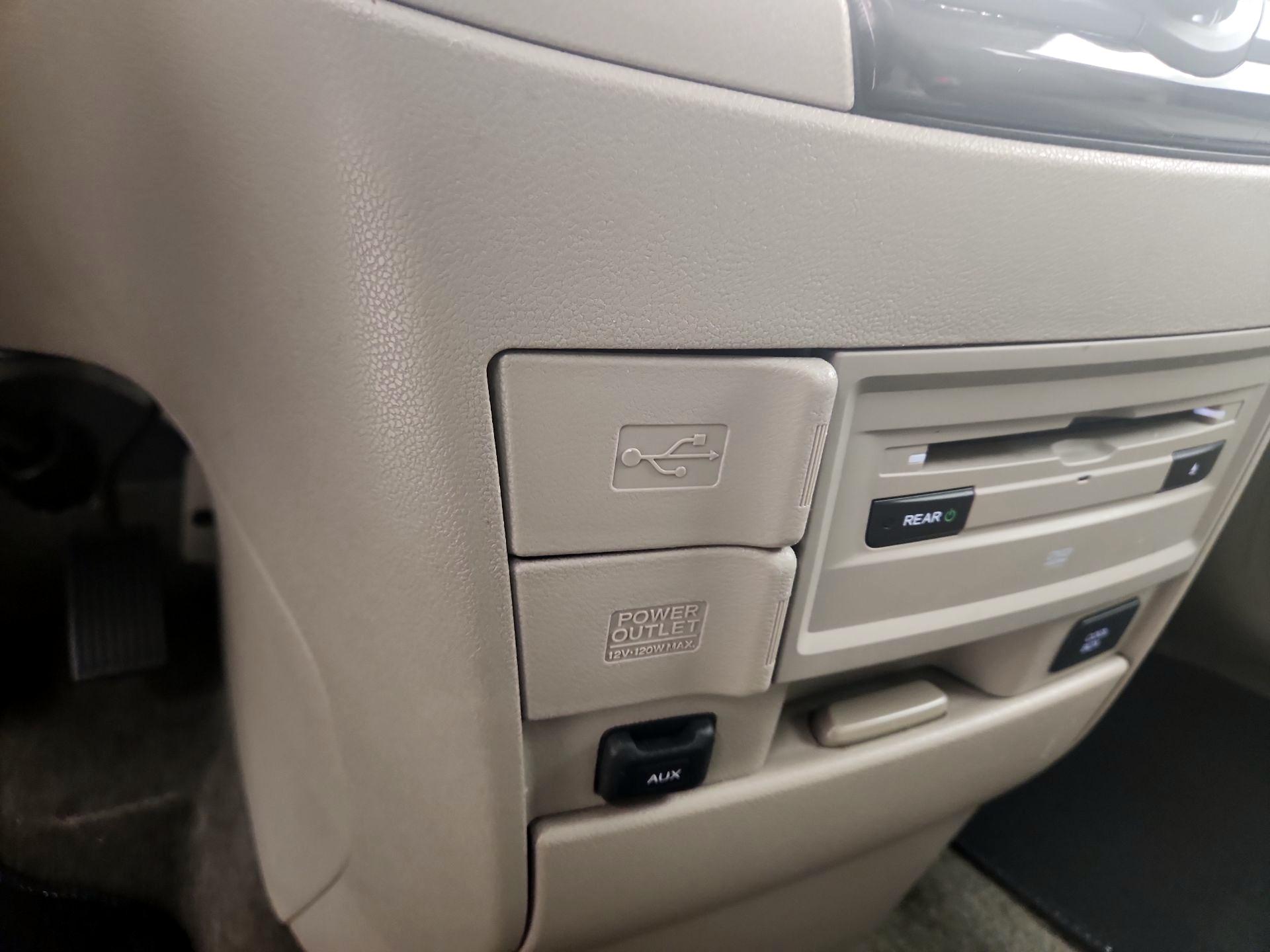 Thumbnail: 2017 Honda Odyssey - 18