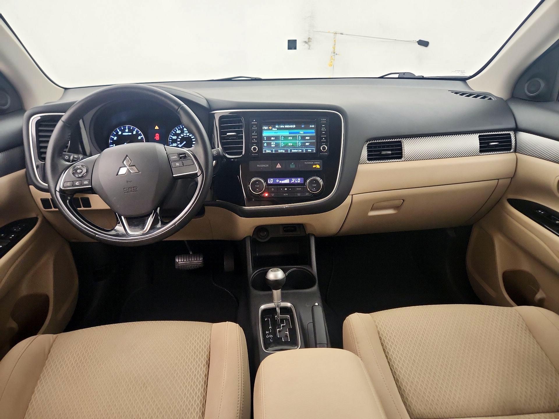 Thumbnail: 2016 Mitsubishi Outlander - 9