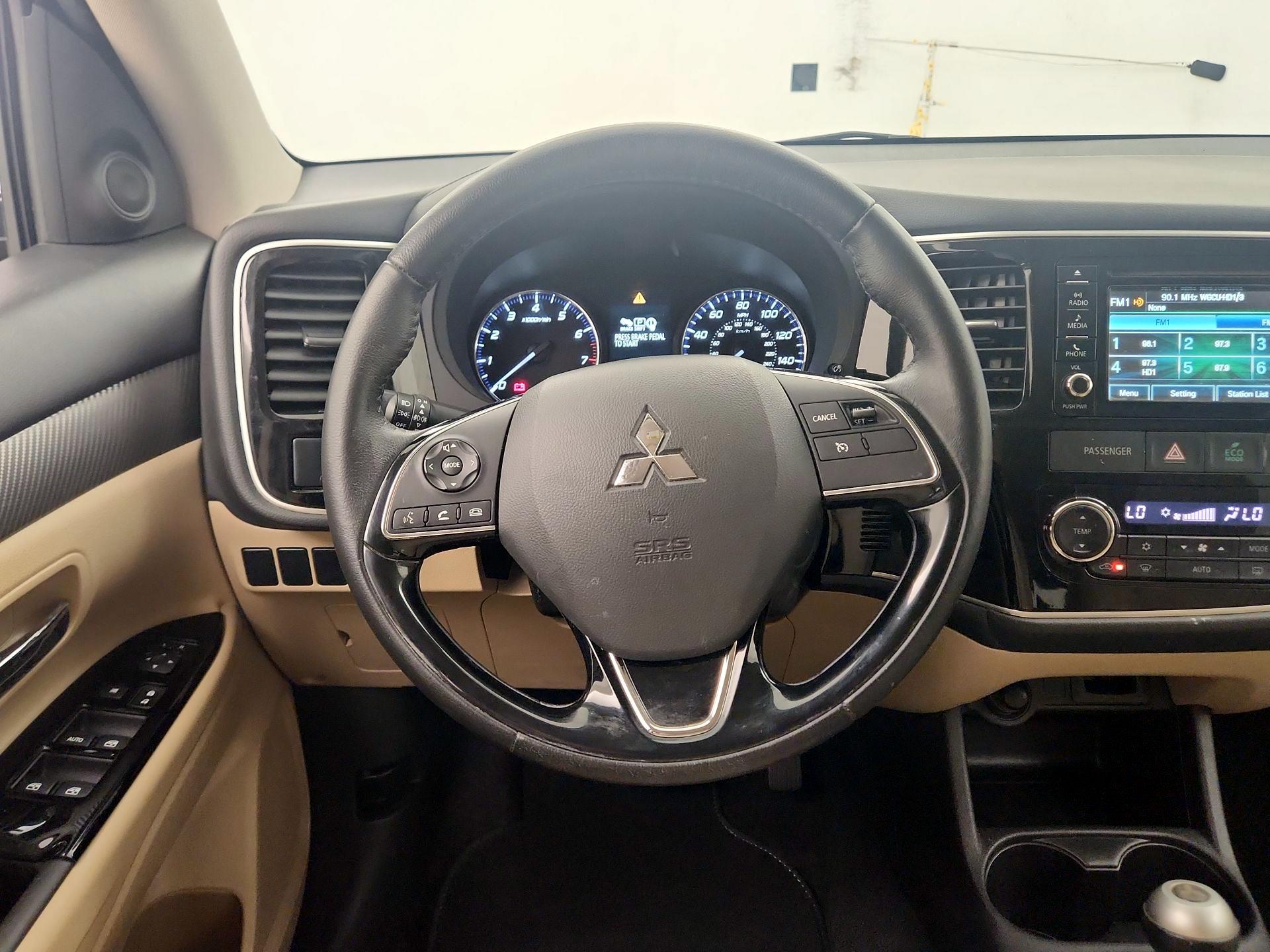 Thumbnail: 2016 Mitsubishi Outlander - 10