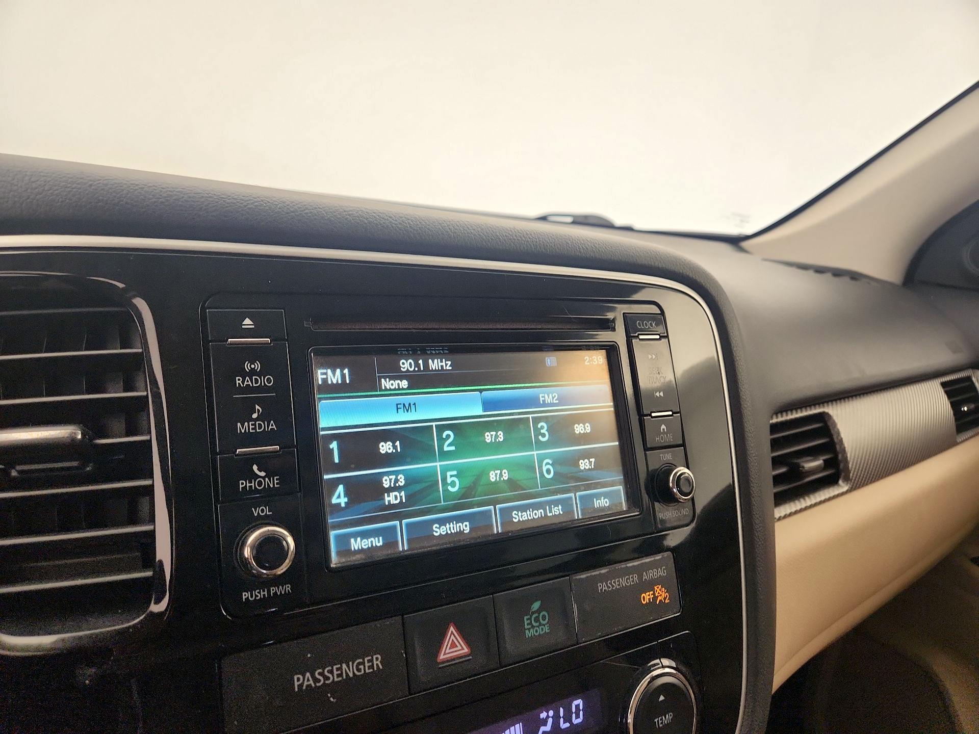 Thumbnail: 2016 Mitsubishi Outlander - 15