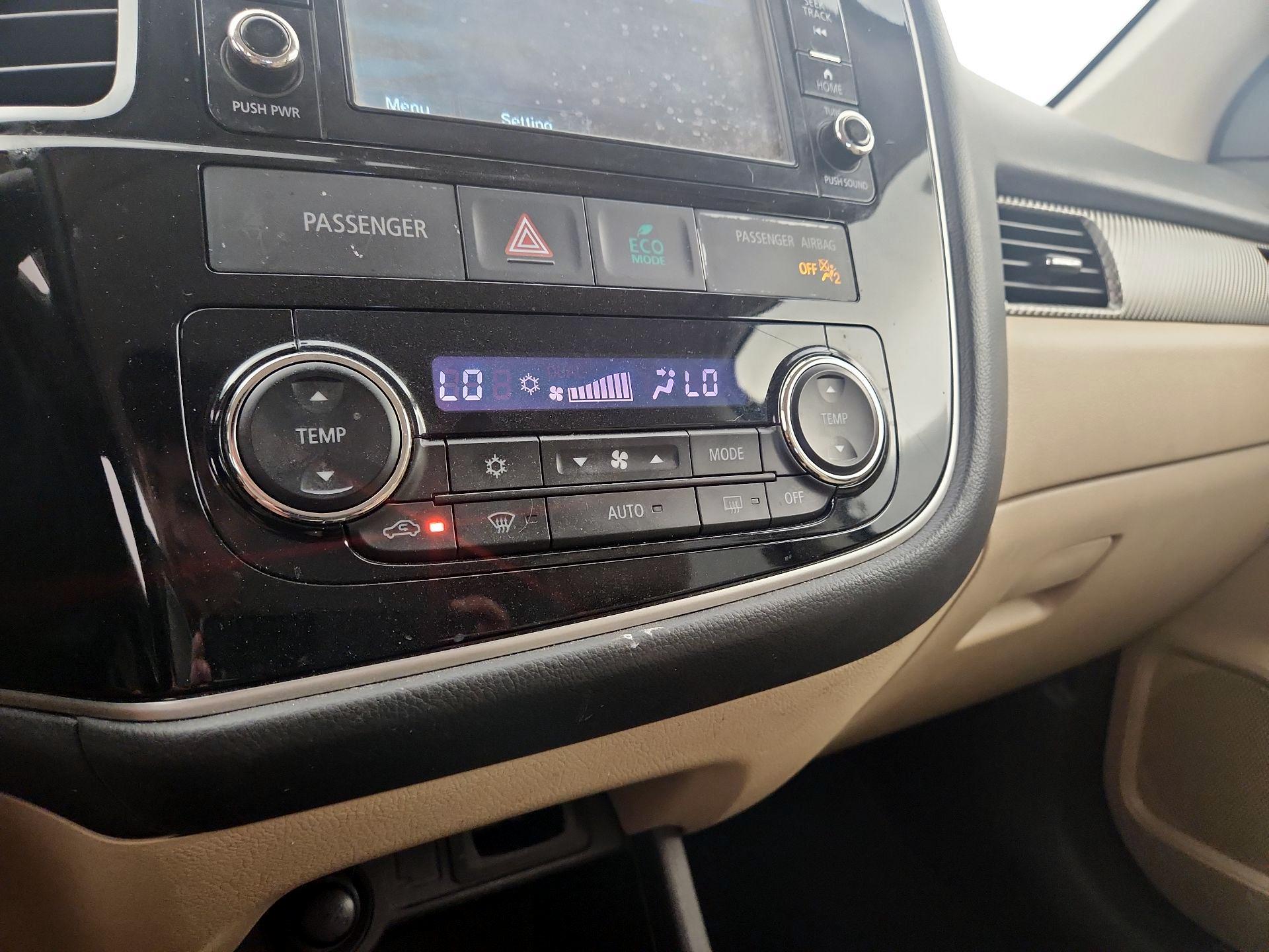 Thumbnail: 2016 Mitsubishi Outlander - 16