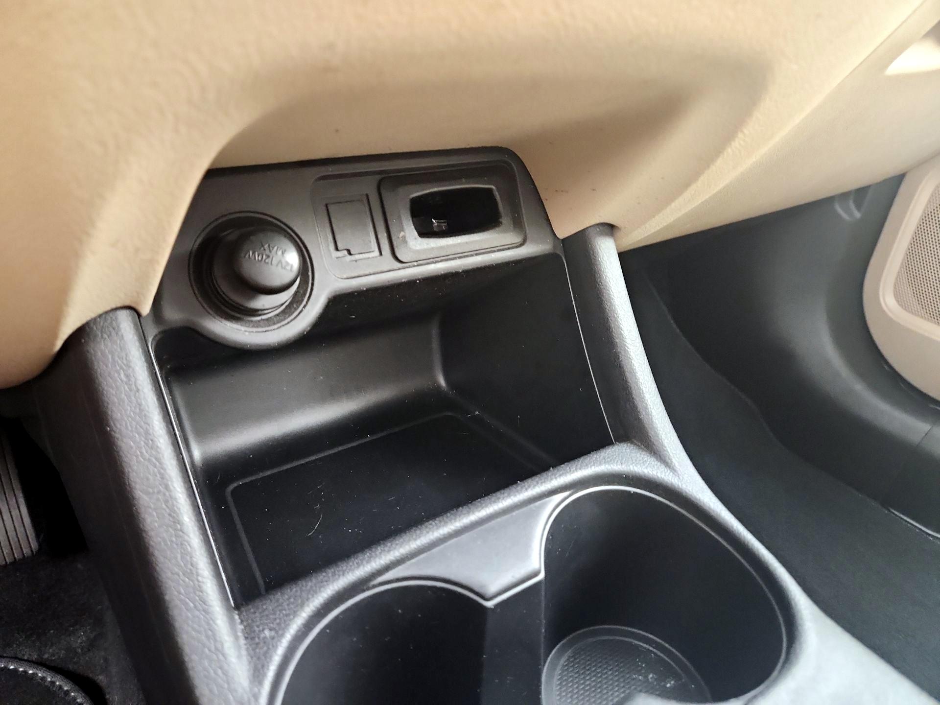 Thumbnail: 2016 Mitsubishi Outlander - 18