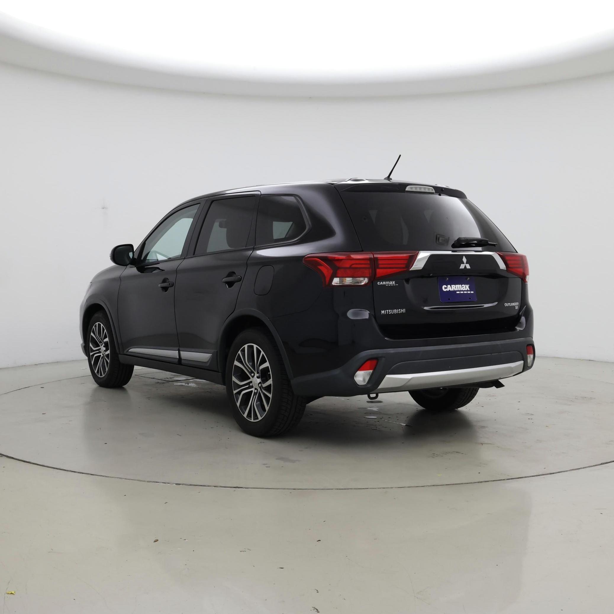 Thumbnail: 2016 Mitsubishi Outlander - 2