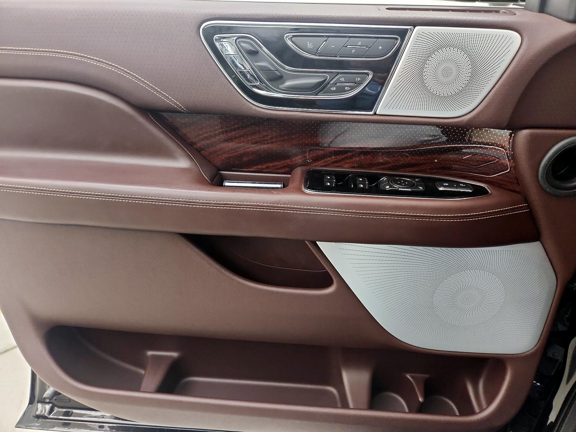 Thumbnail: 2019 Lincoln Navigator - 12