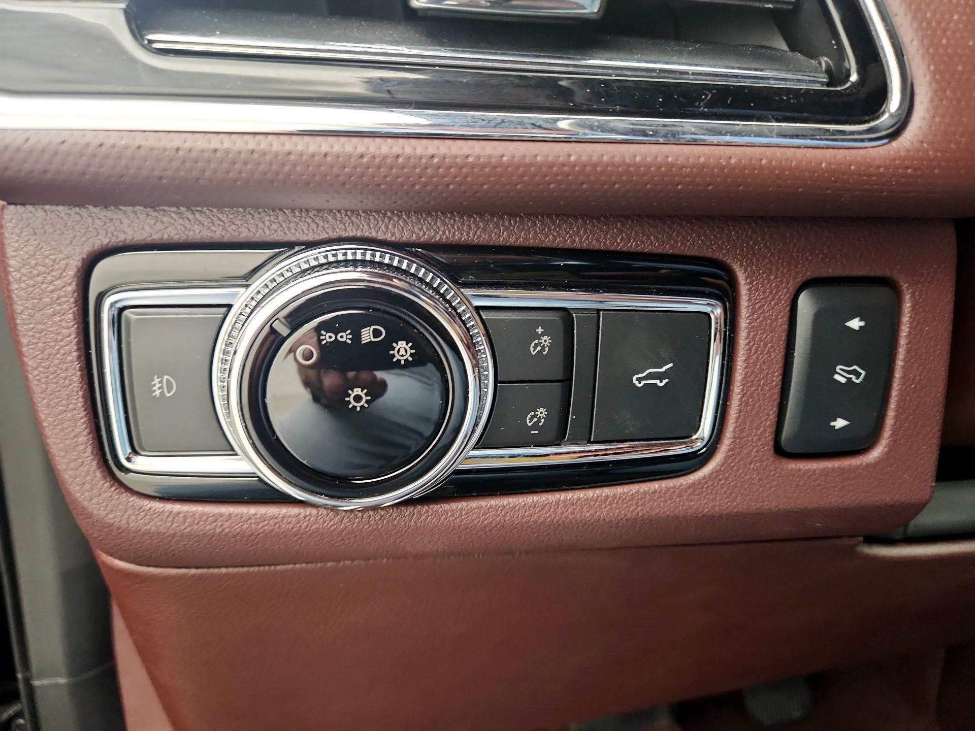 Thumbnail: 2019 Lincoln Navigator - 13