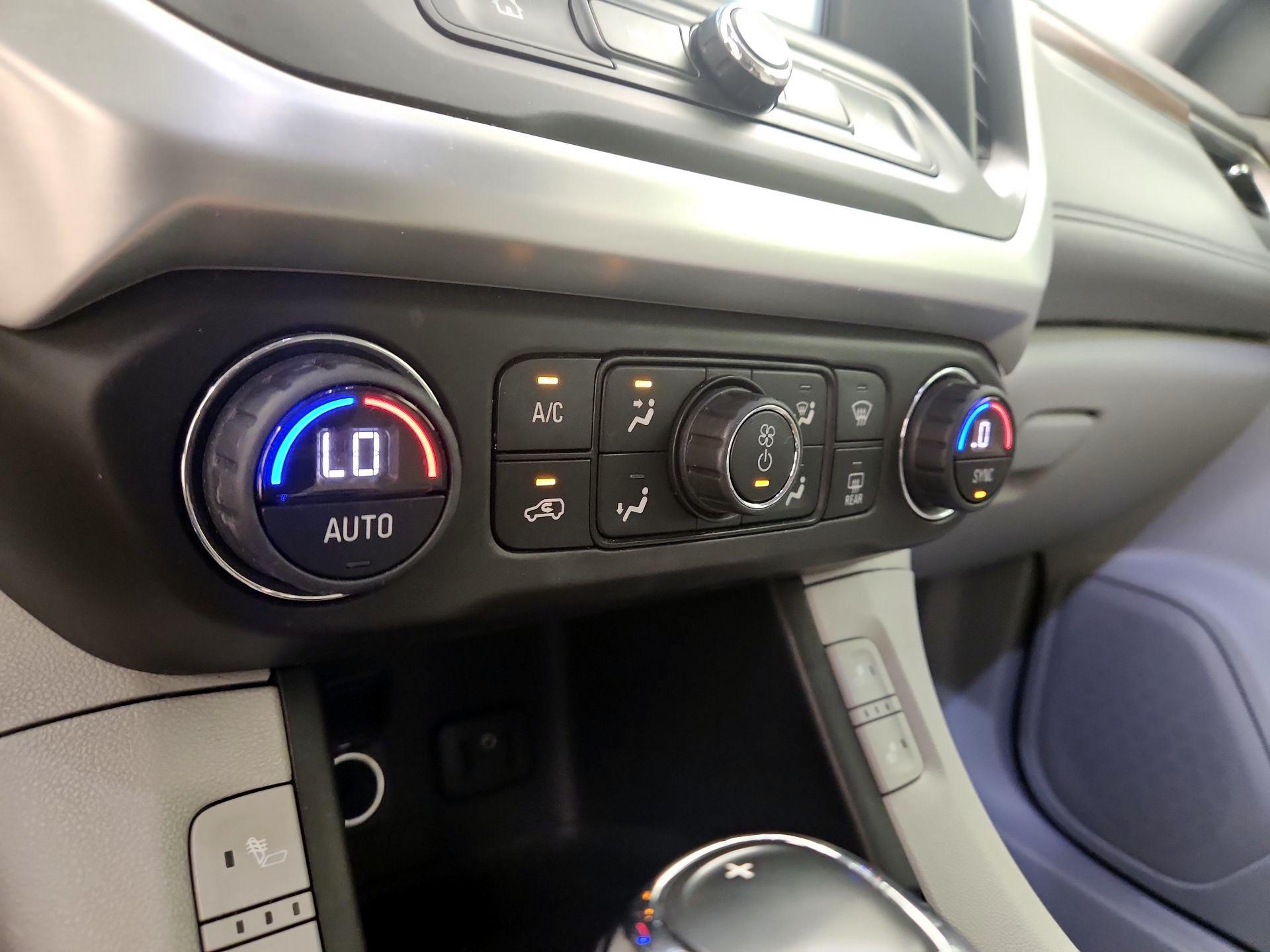 Thumbnail: 2018 GMC Acadia - 16