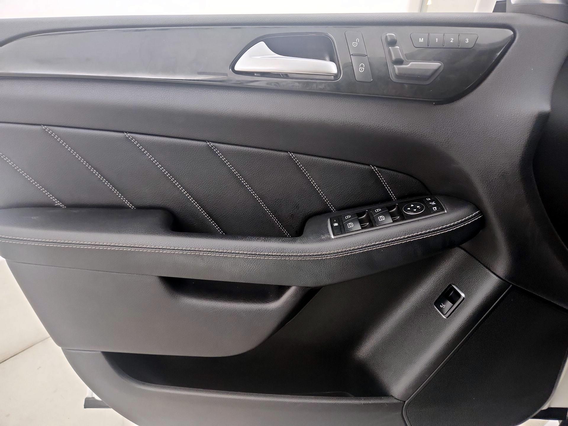 Thumbnail: 2016 Mercedes-Benz GL-Class - 12