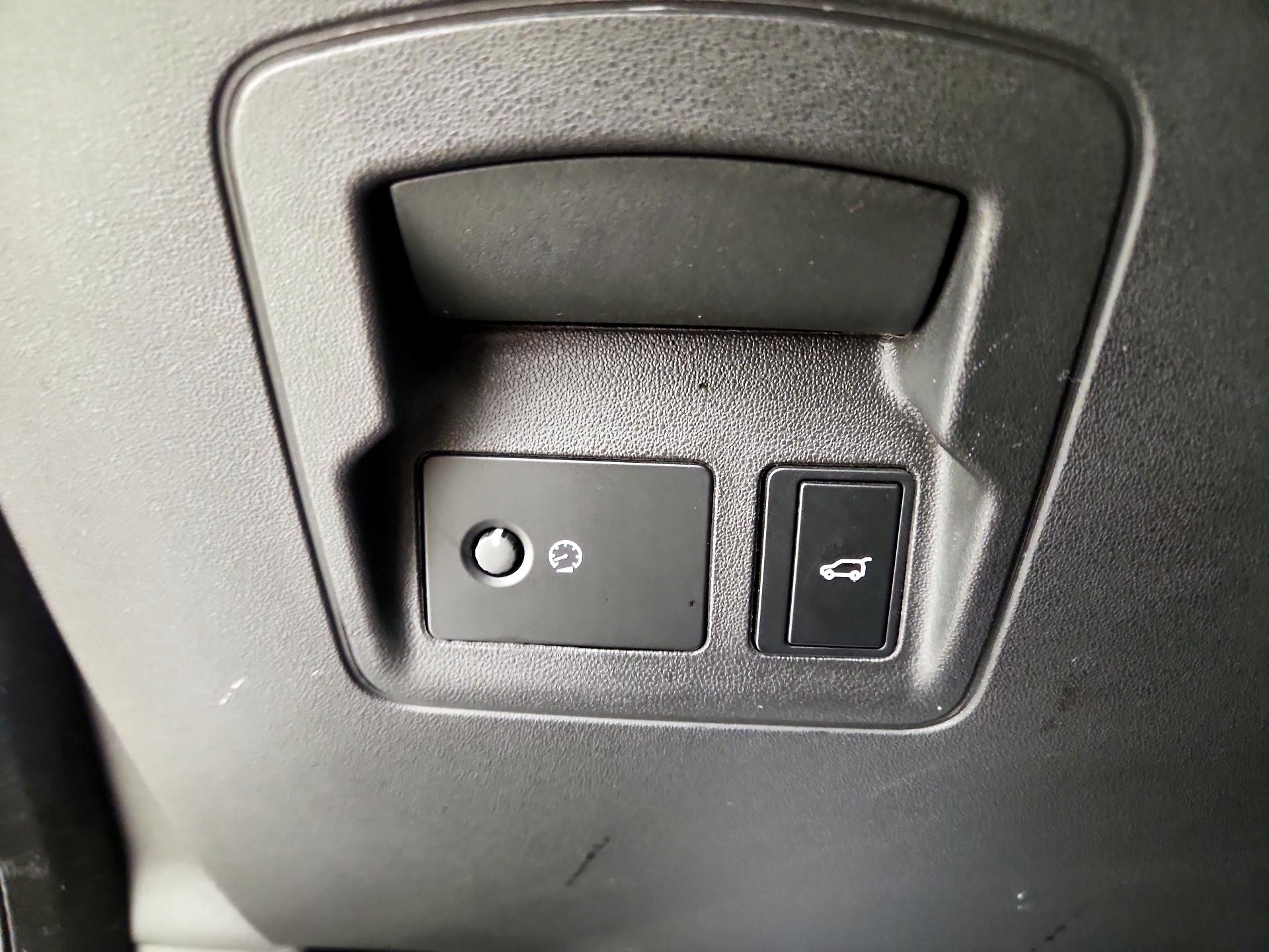 Thumbnail: 2023 Land Rover Range Rover Velar - 13