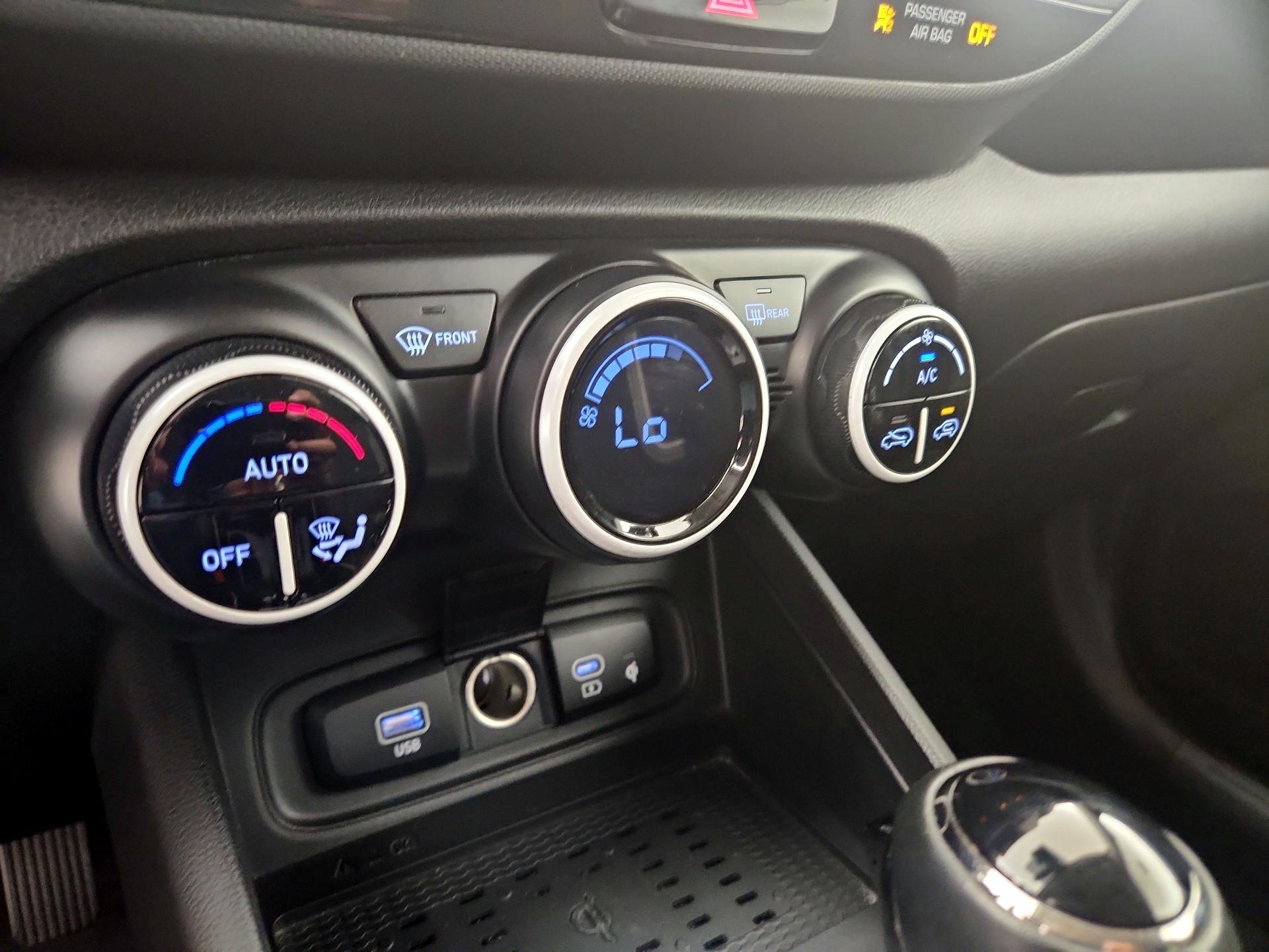 Thumbnail: 2023 Hyundai Venue - 17