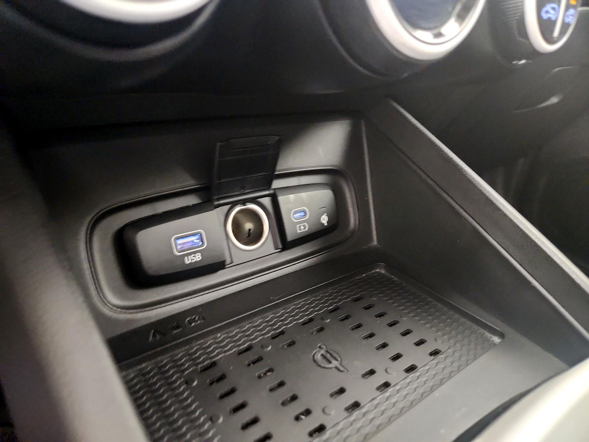 Thumbnail: 2023 Hyundai Venue - 19